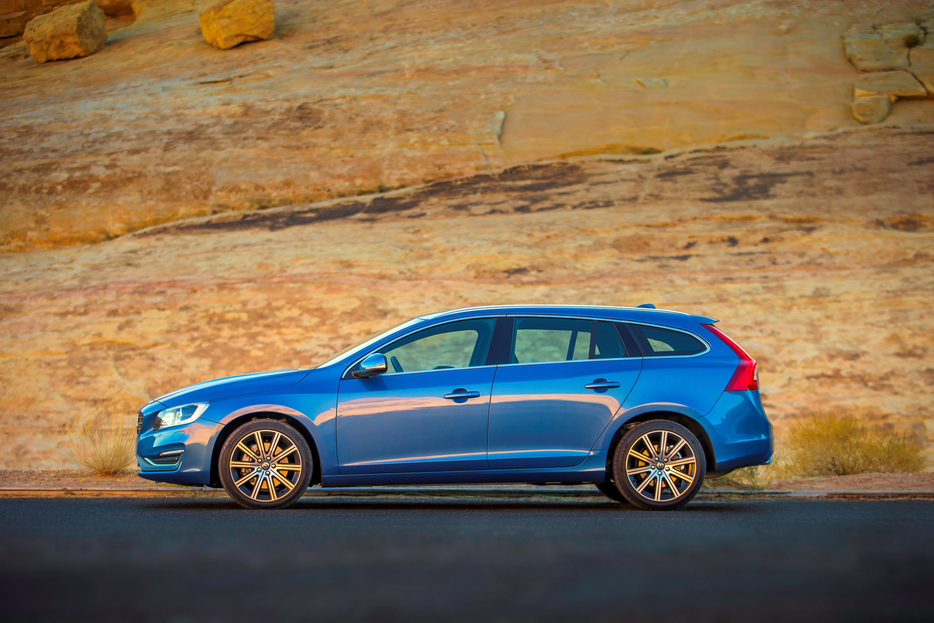 2015 Volvo V60 HD Pictures
