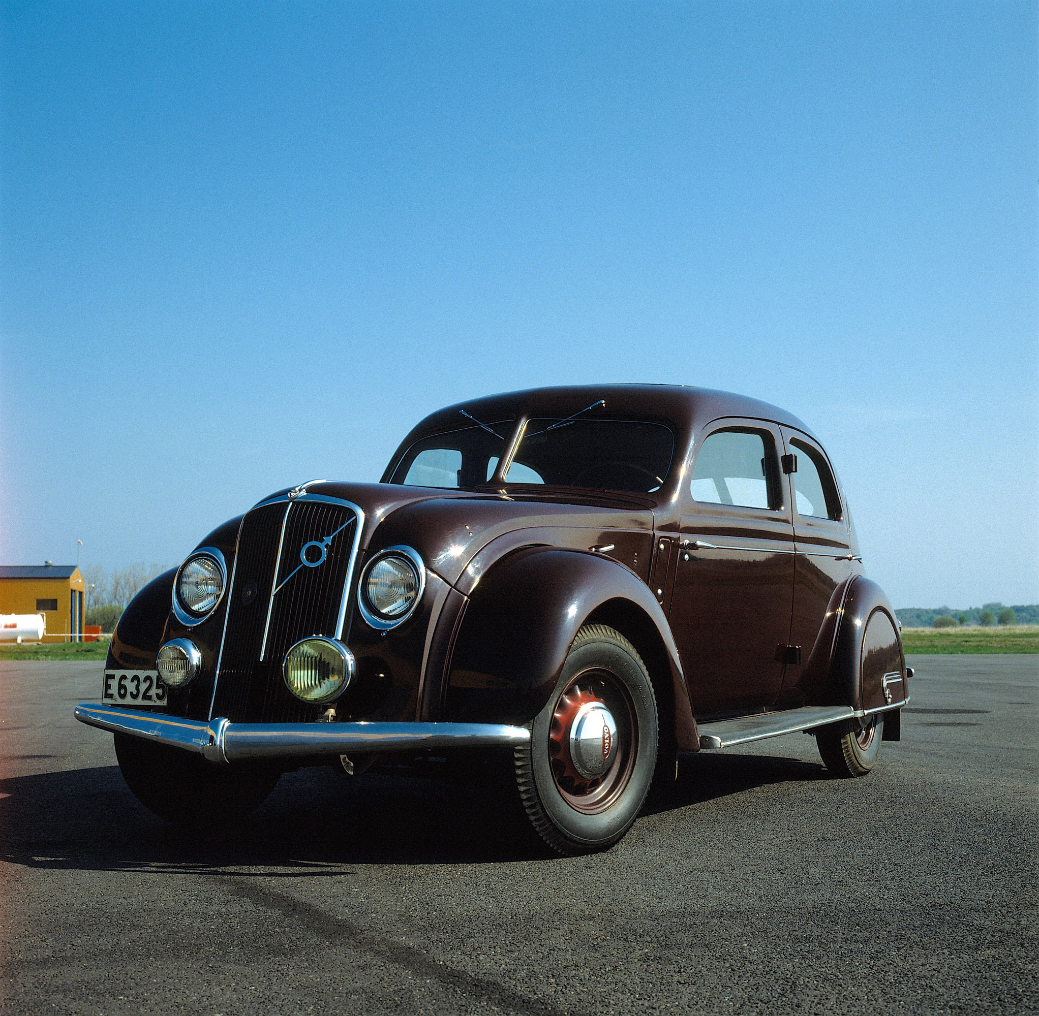 1935-volvo-pv36-carioca-01.jpg