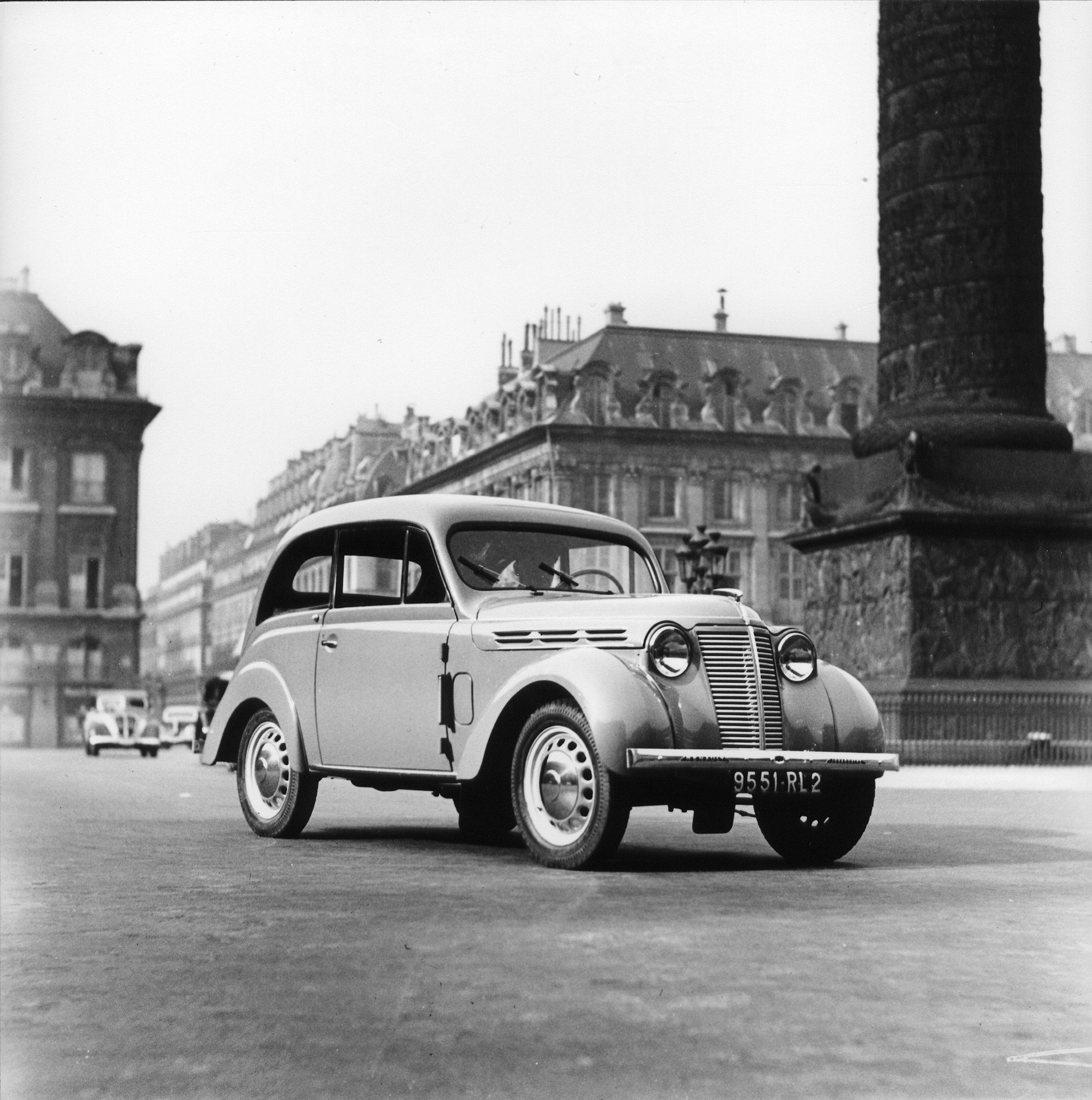Renault Juvaquatre photo #1