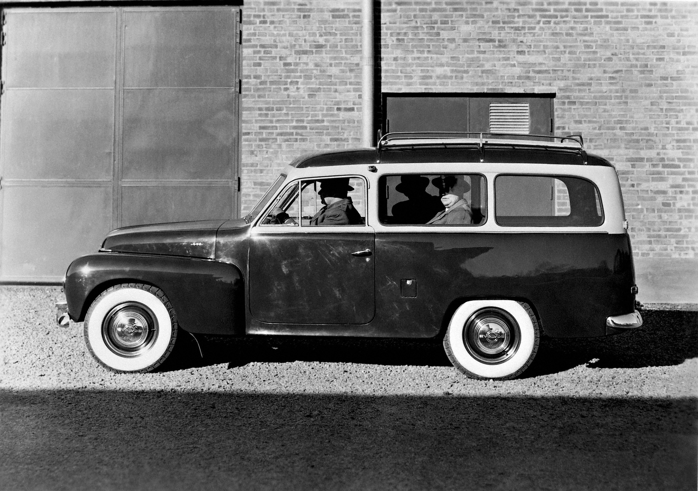 Volvo PV445 photo #15