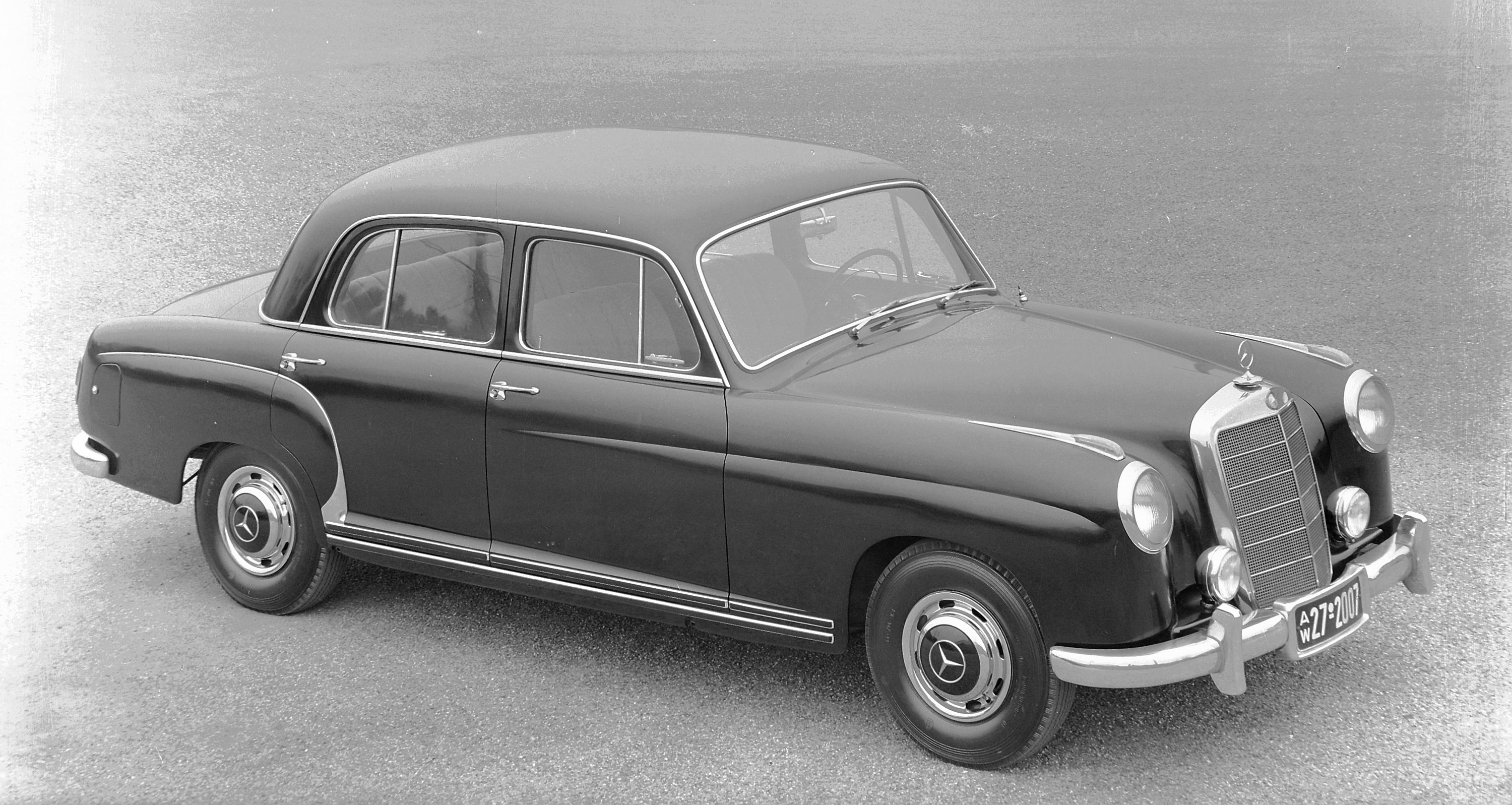 Mercedes-Benz 220a photo #2