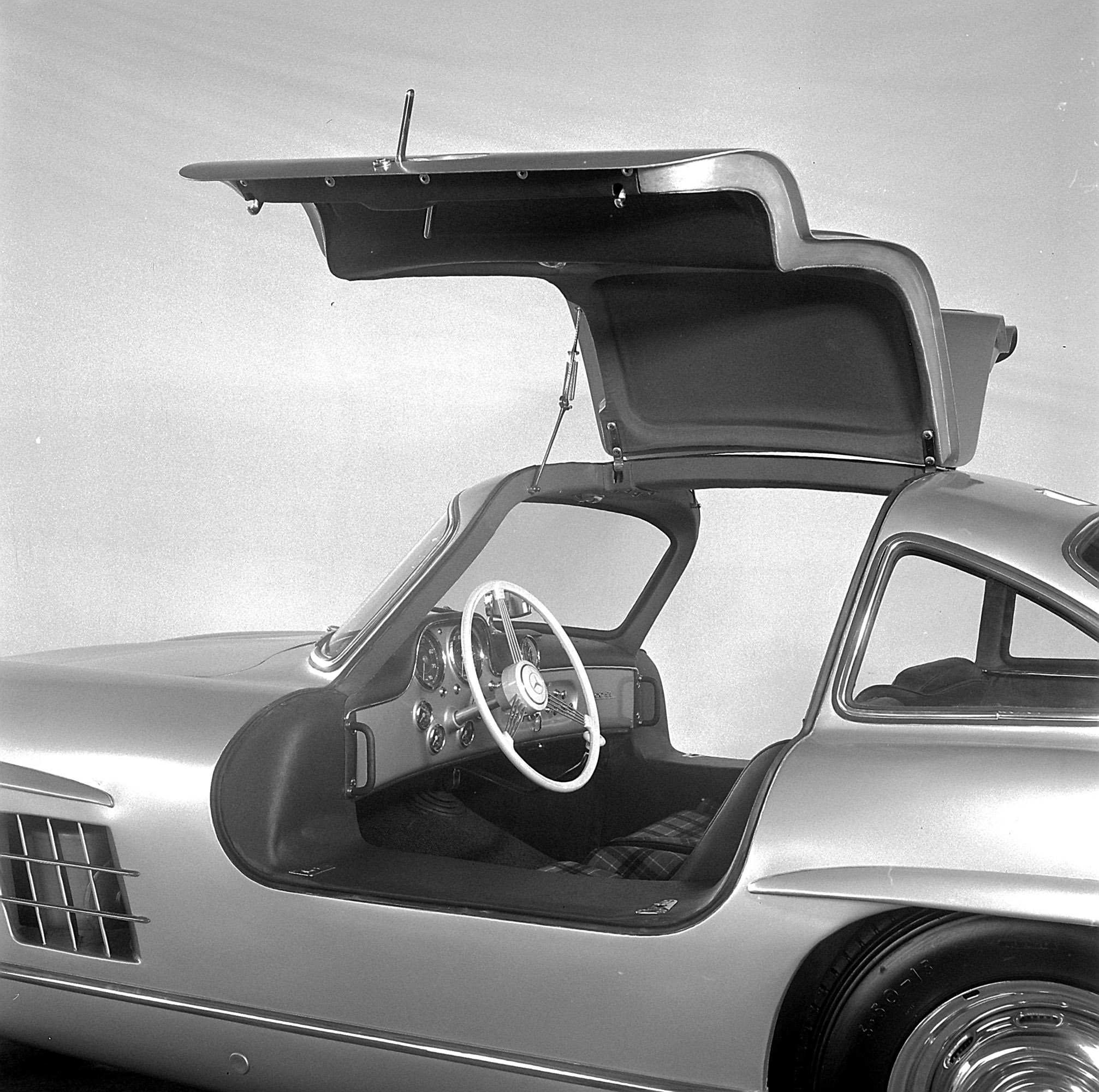 Mercedes-Benz 300 SL photo #25