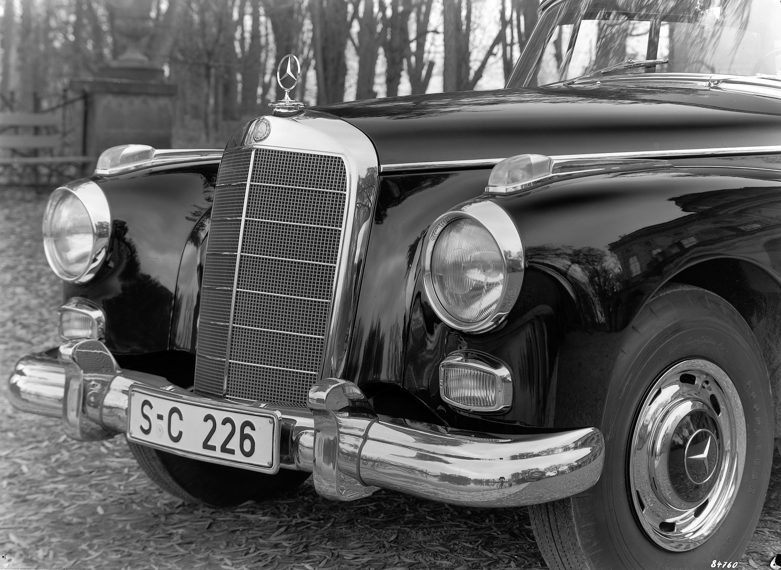 Mercedes-Benz 300d photo #13