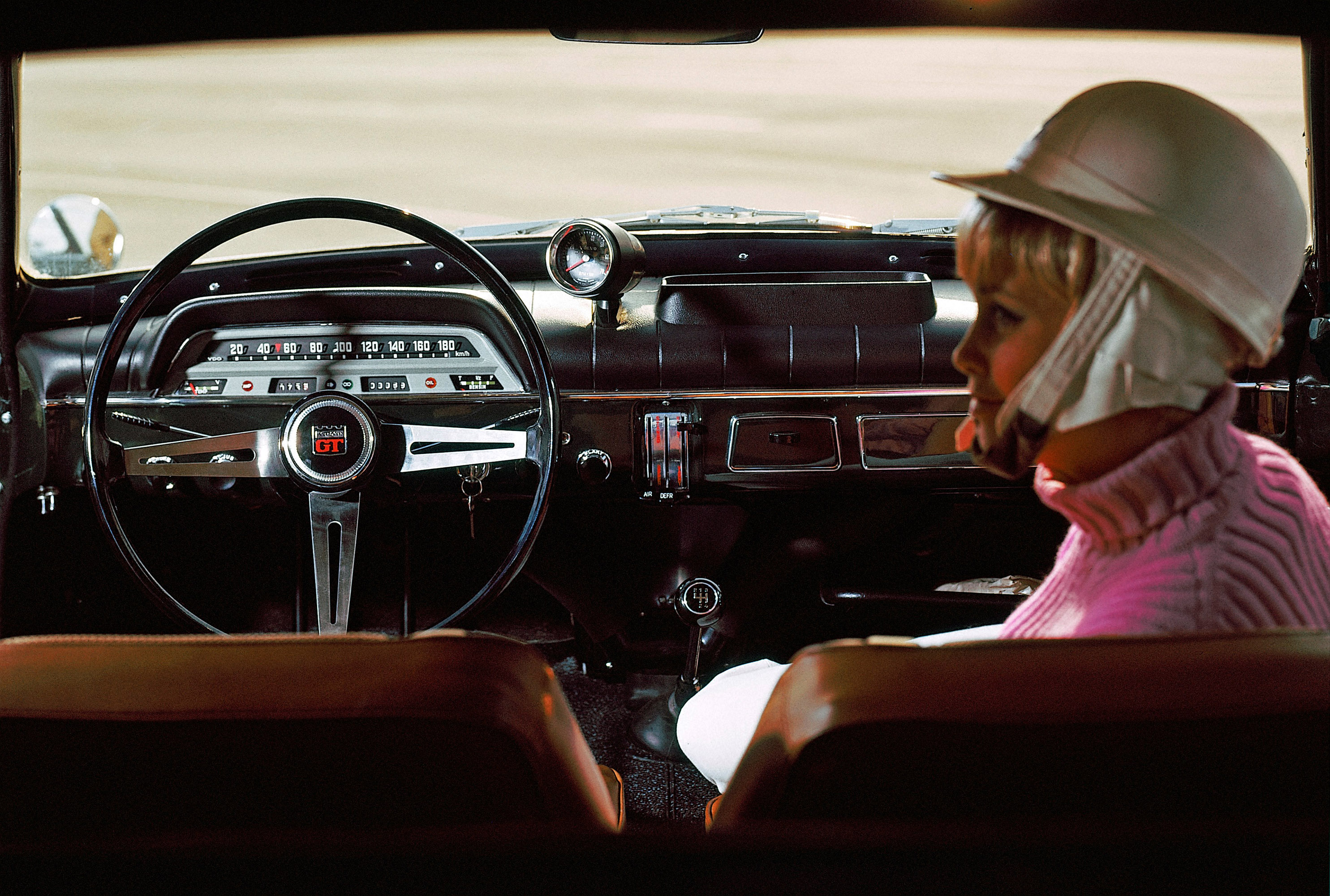 Volvo P130 Amazon 2-D photo #8