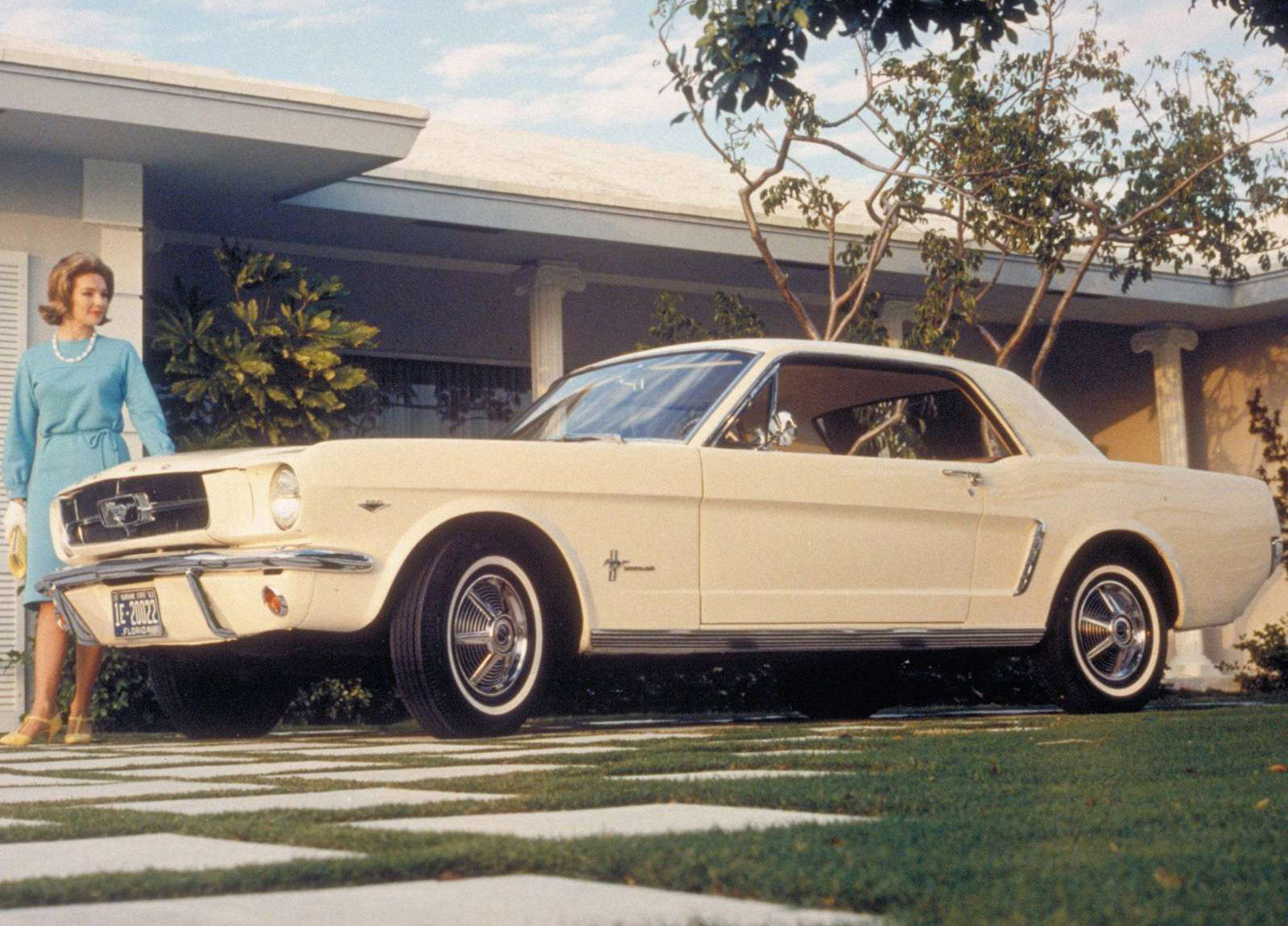 Ford Mustang photo #1