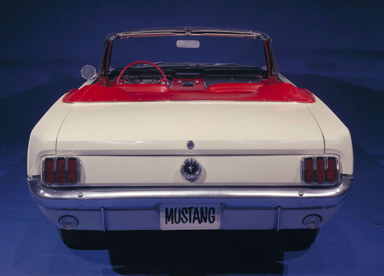 Ford Mustang photo #9