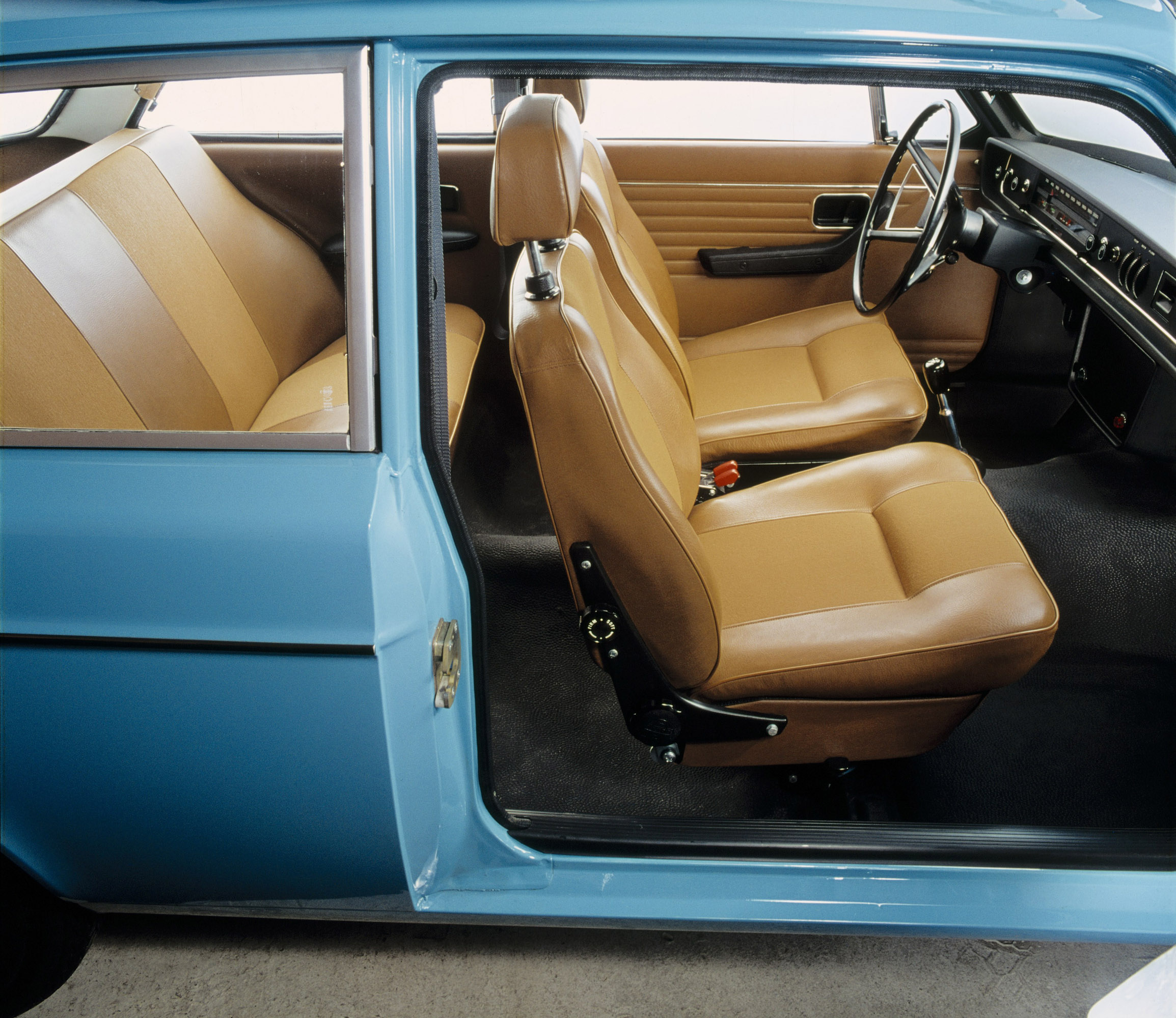 1967-volvo-142-hd-pictures-carsinvasion