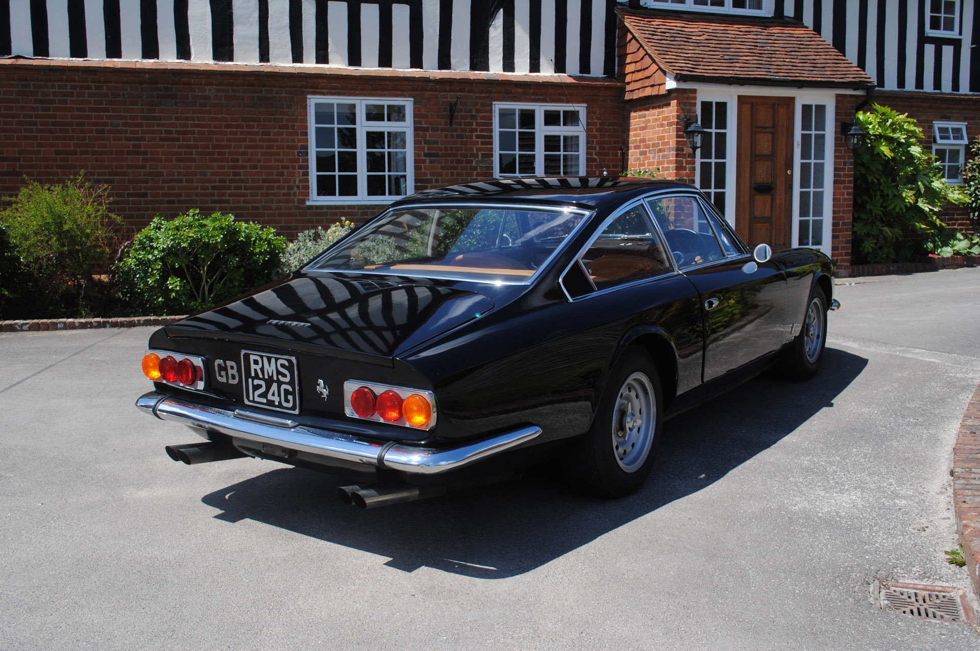 Ferrari 365GT 2+2 photo #2