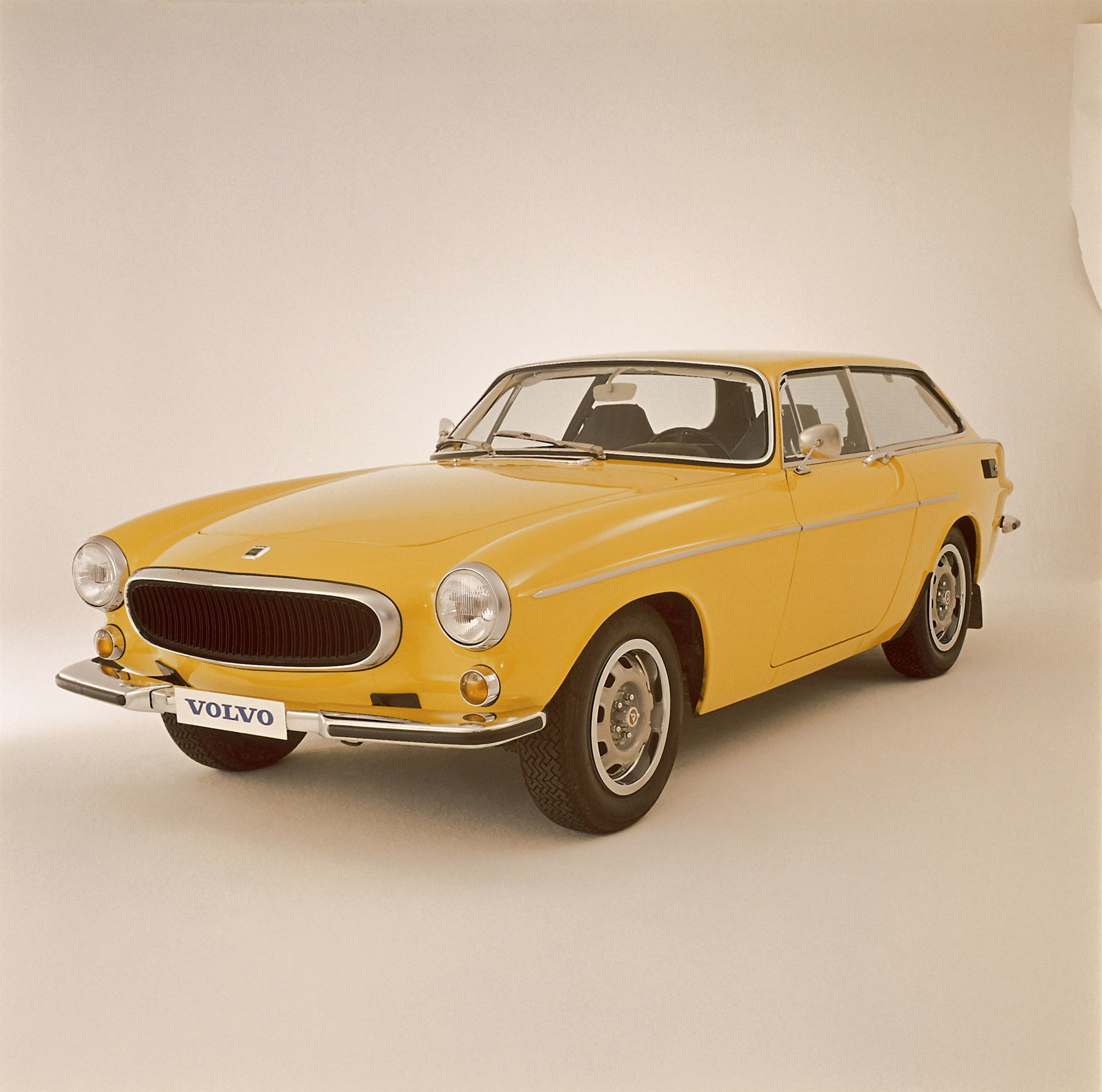 Volvo 1800ES photo #2