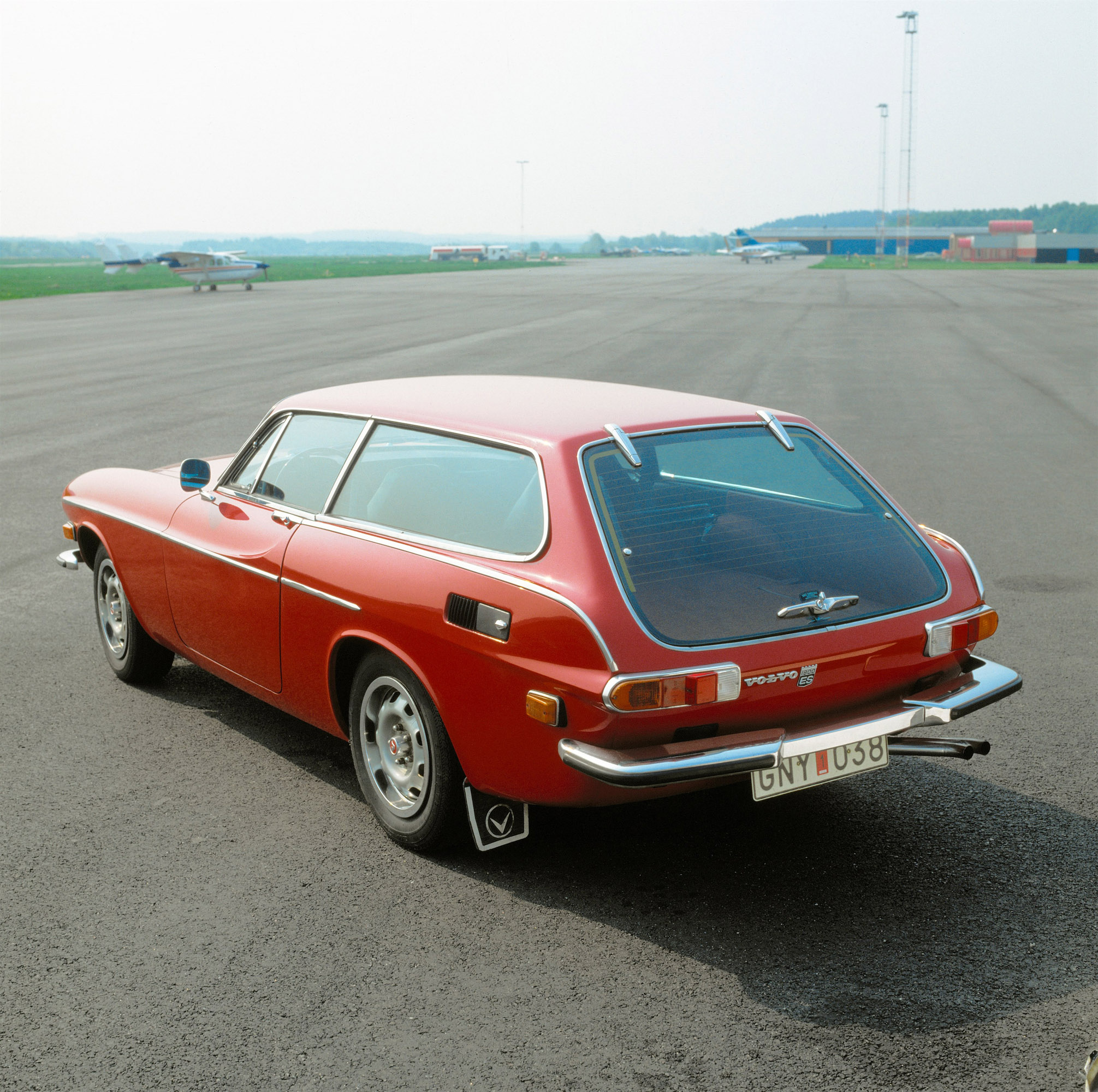 Mazda 70. Volvo p1800. Volvo p1800 1966. Volvo 1800es. Volvo p1800 универсал.