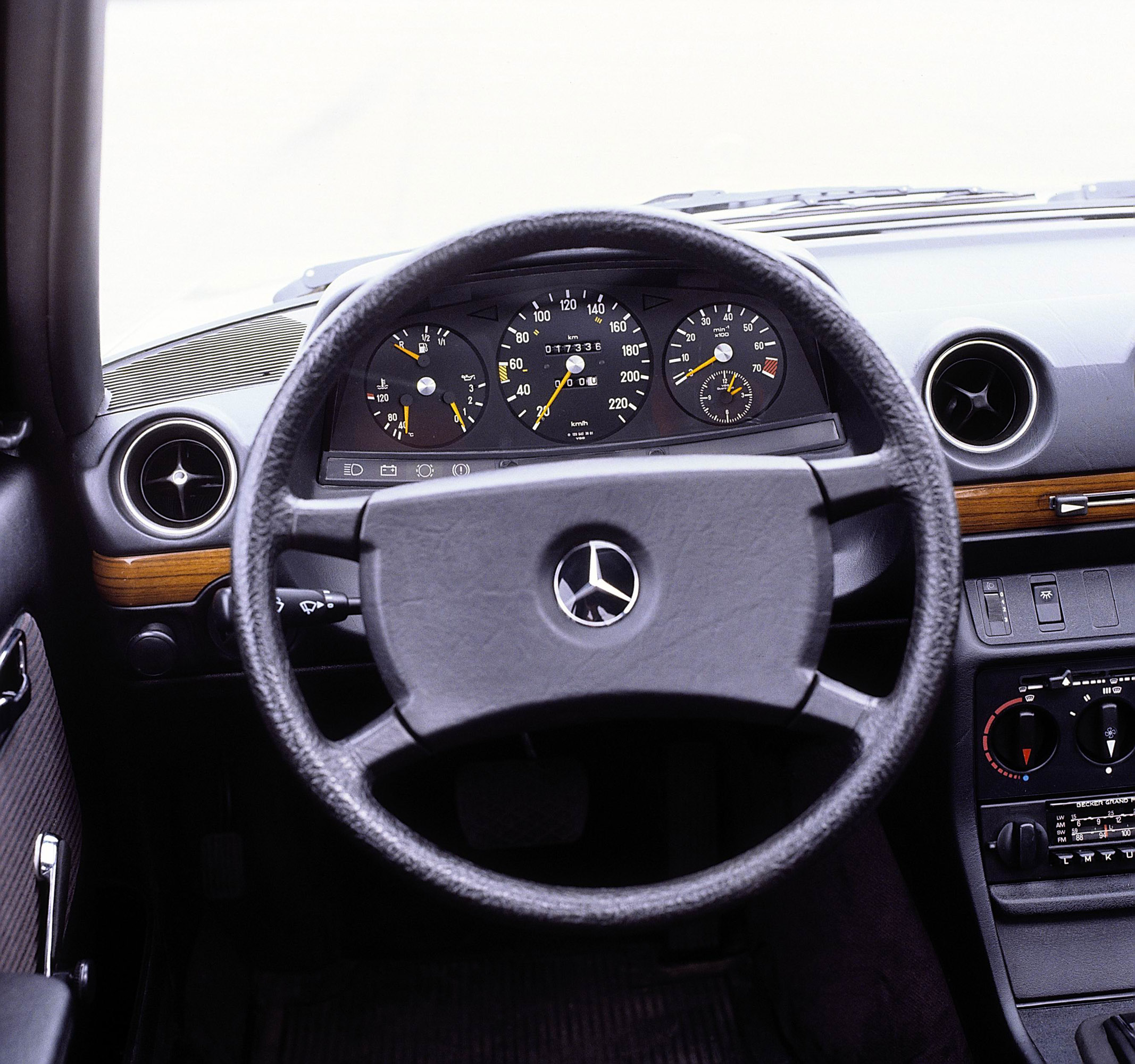 Mercedes-Benz 123 series photo #15