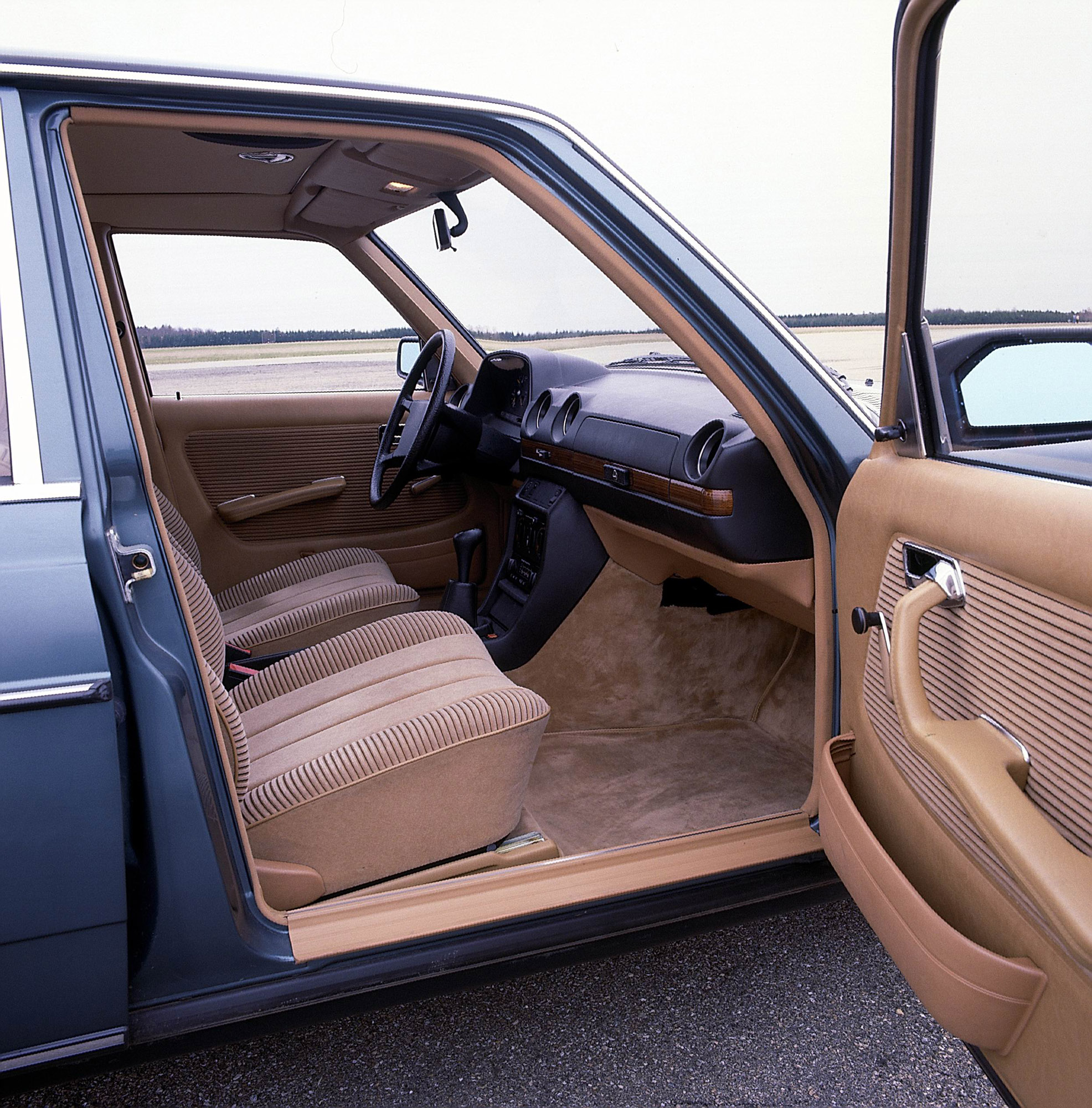 Mercedes-Benz 123 series photo #18