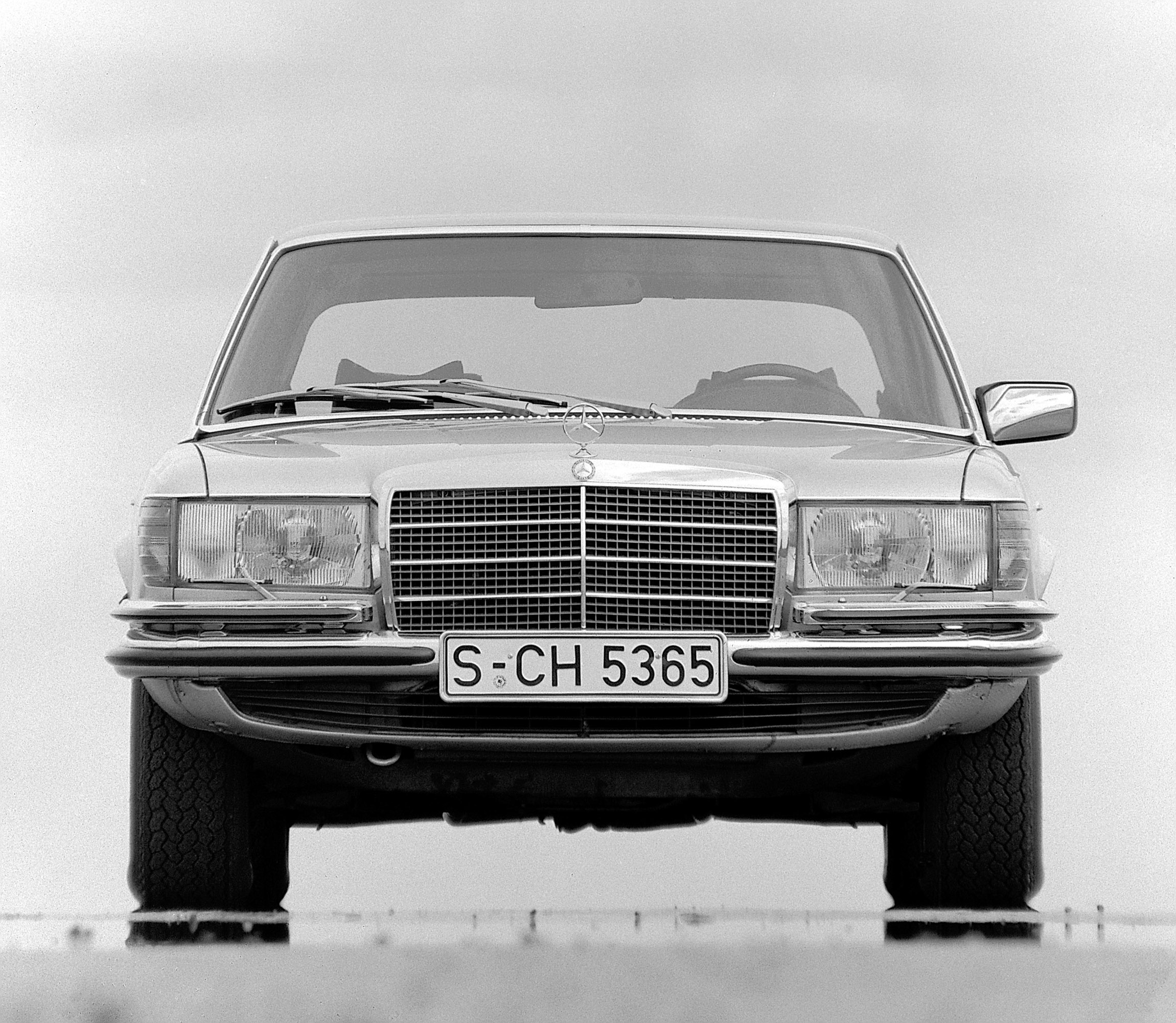 Mercedes-Benz 450 SEL 6.9 photo #2