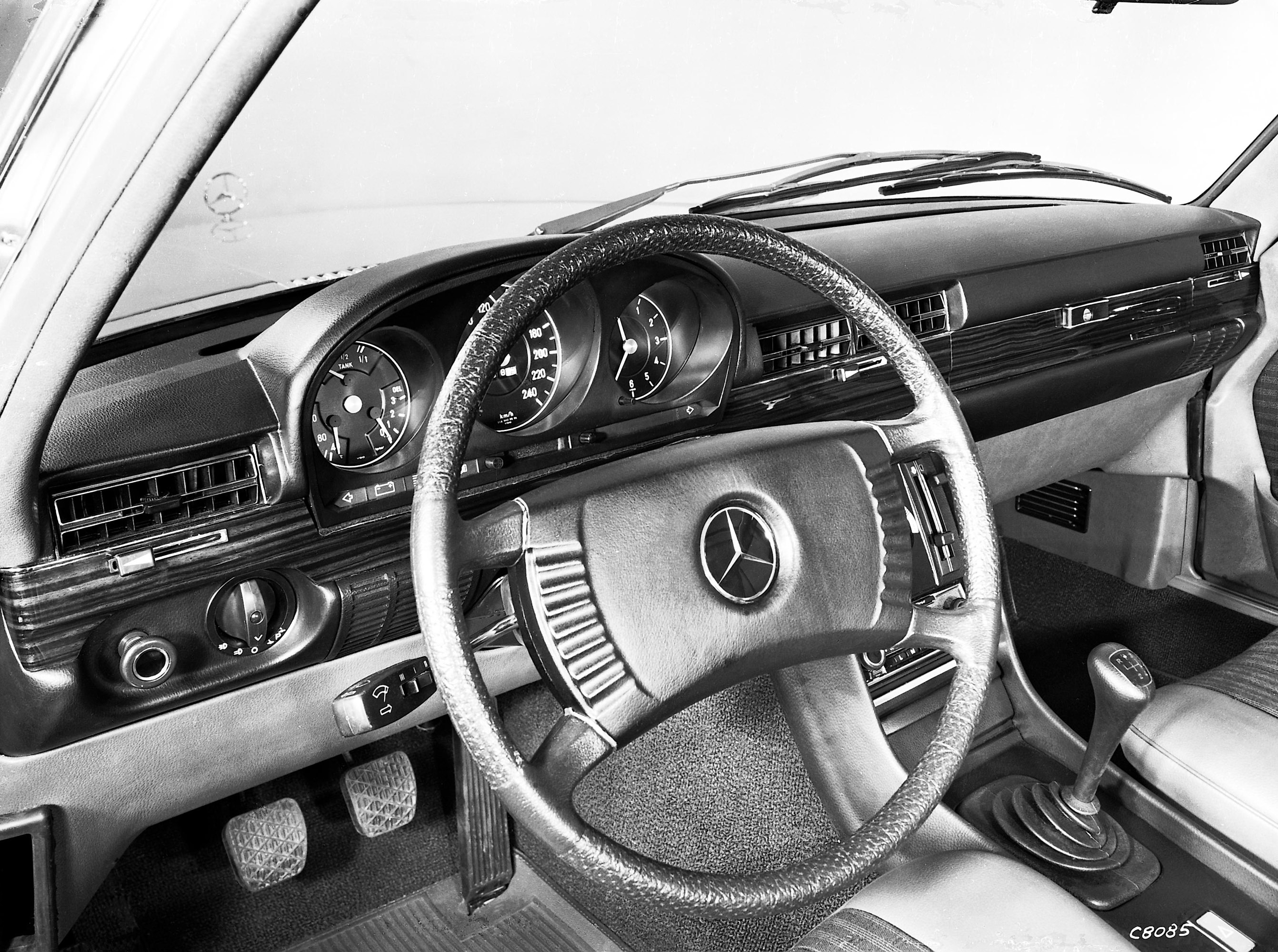 Mercedes-Benz 450 SEL 6.9 photo #4
