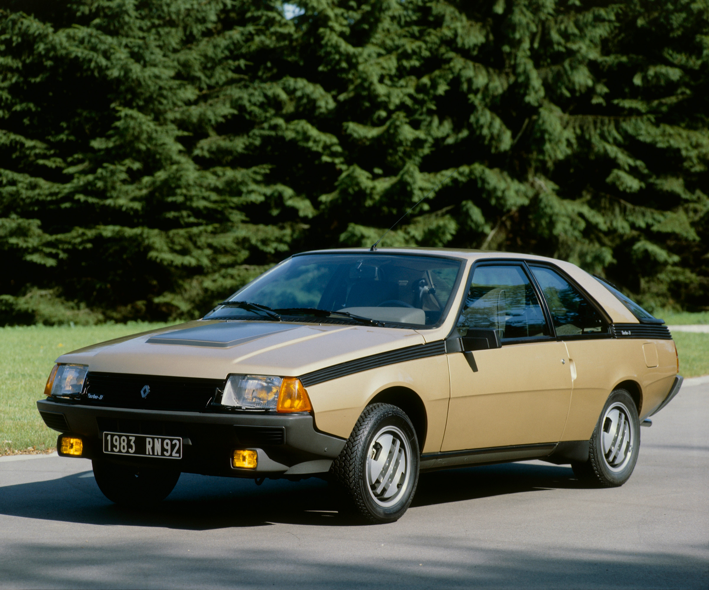 Renault Fuego photo #2