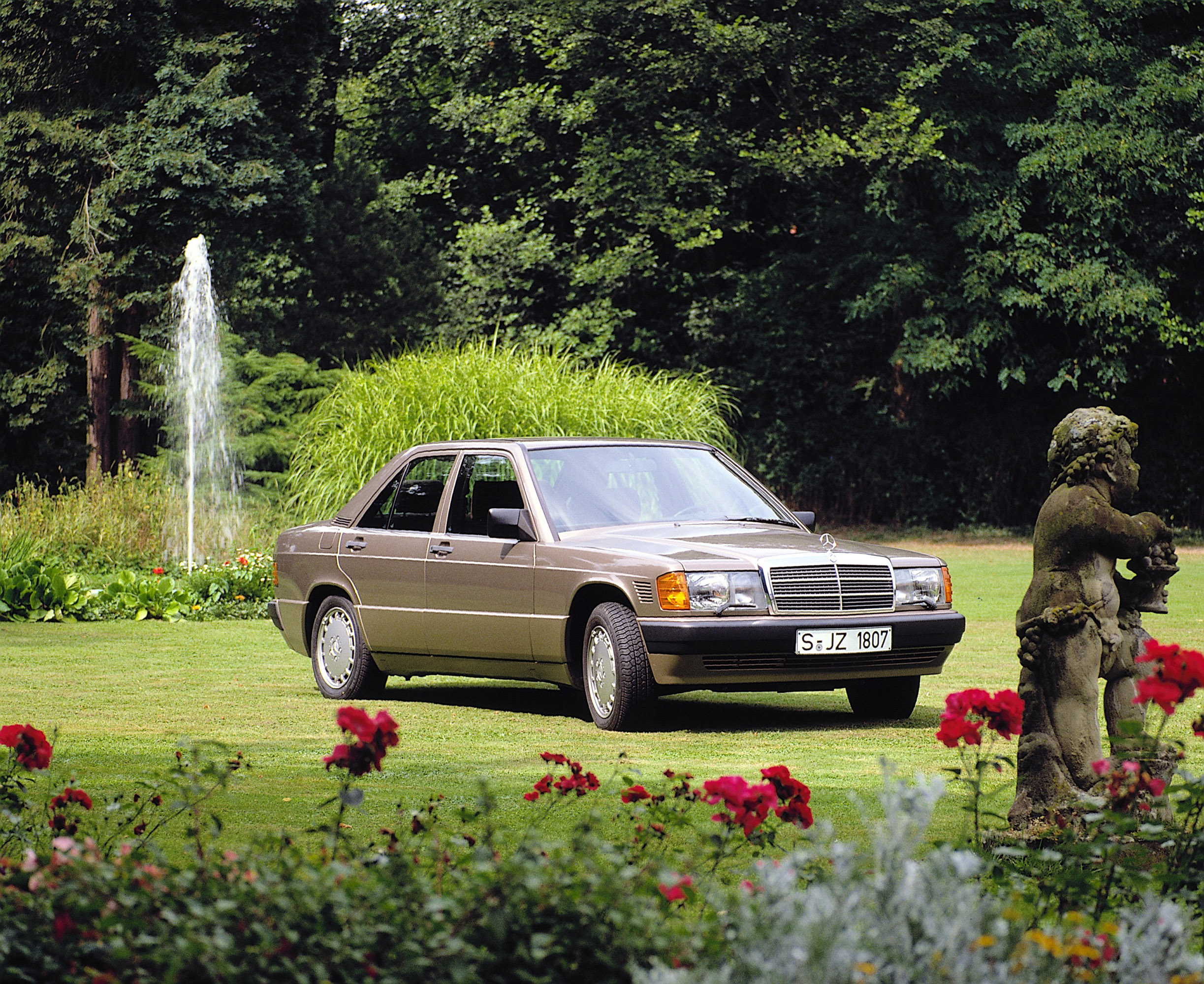 Mercedes-Benz 190 W201 series photo #16
