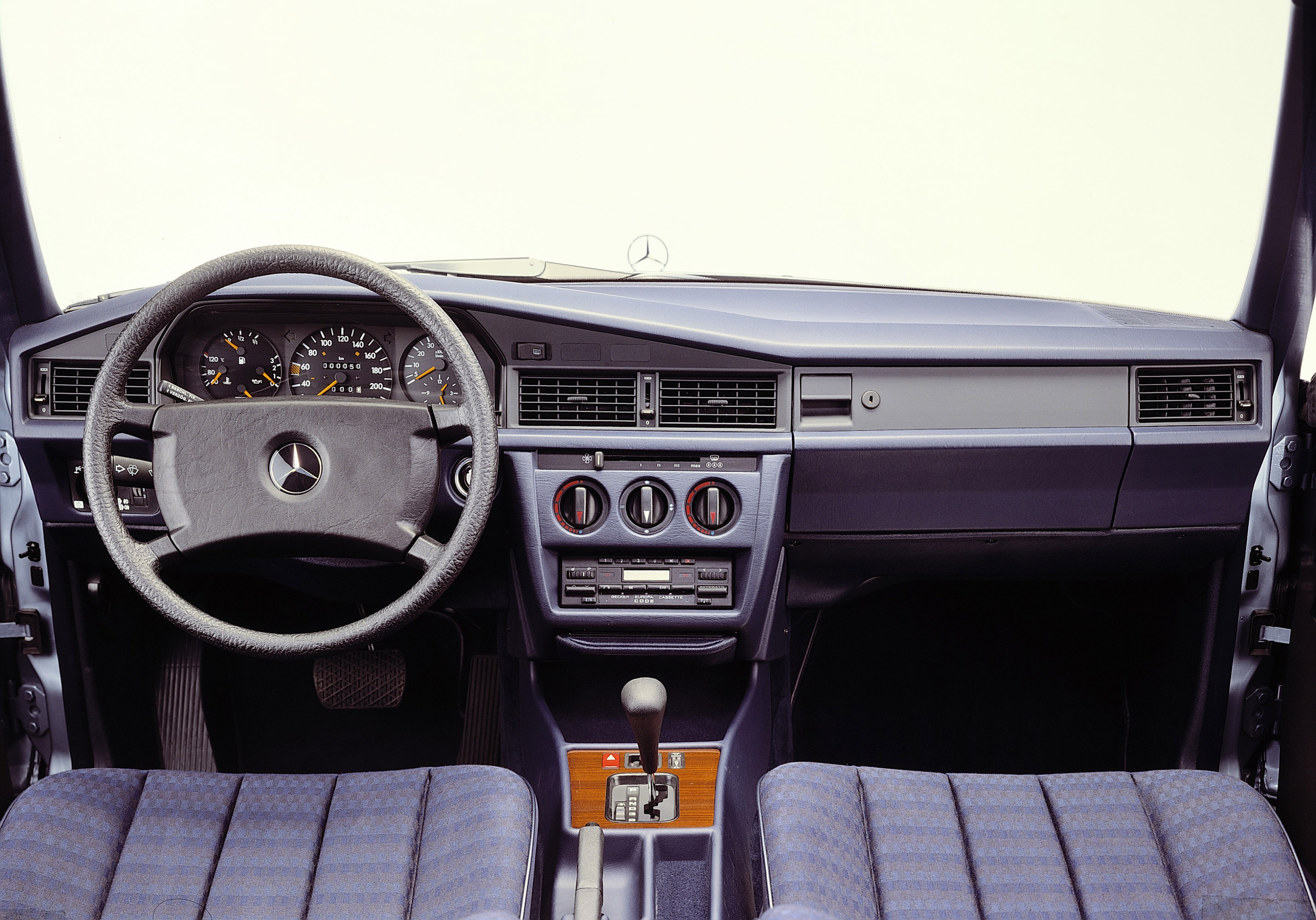 Mercedes-Benz 190 W201 series photo #17