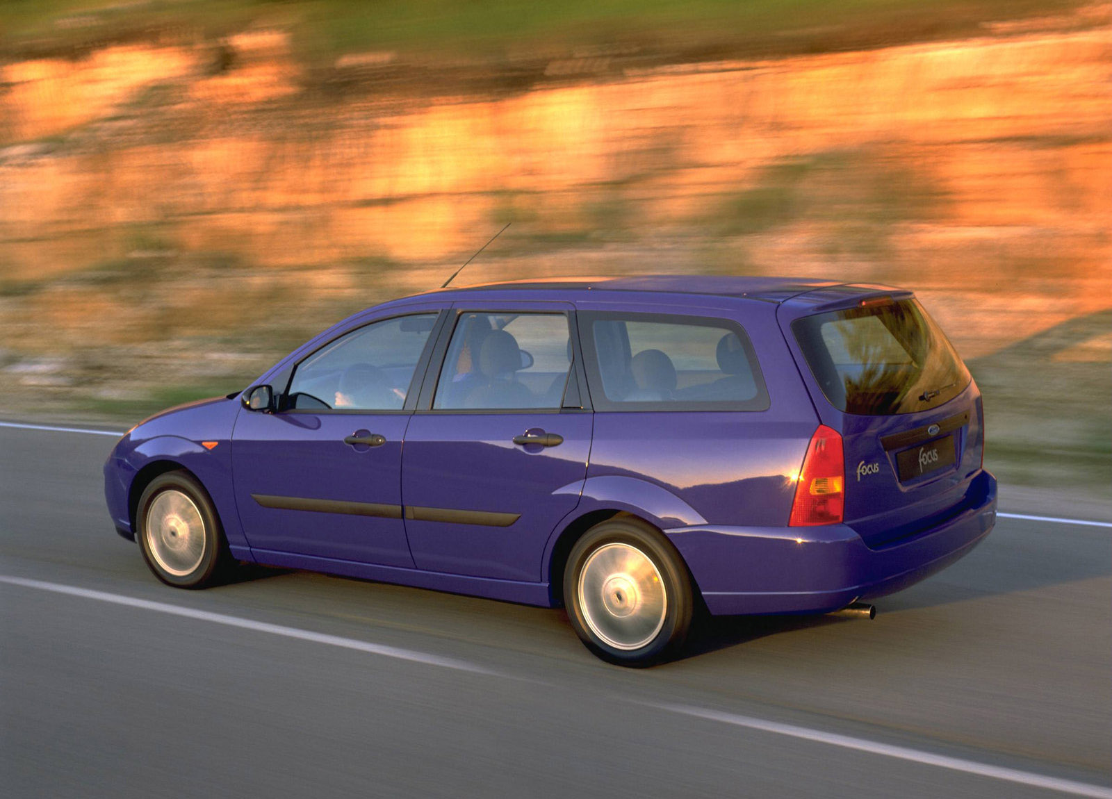 Ford Focus Estate photo #6