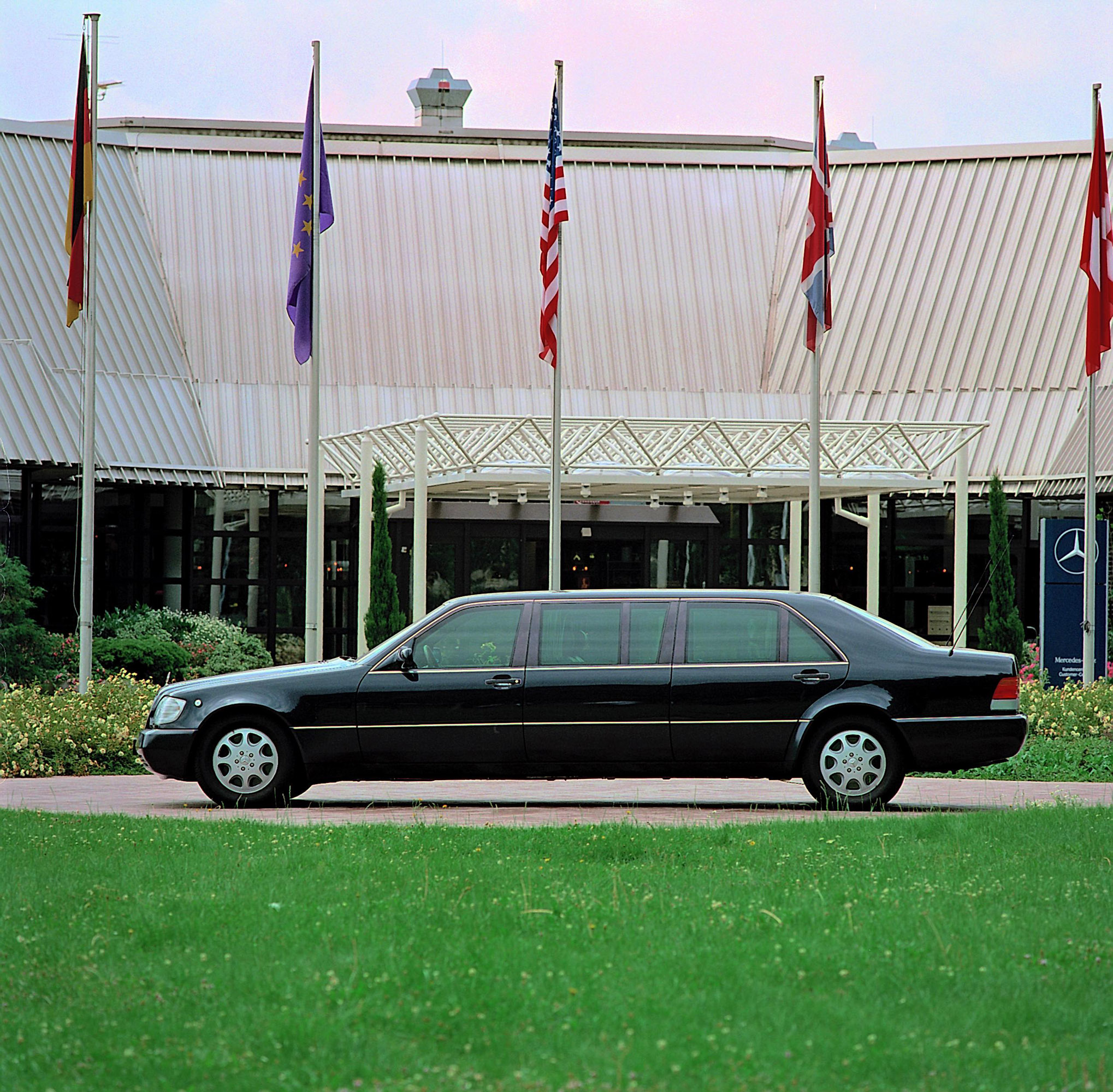 Mercedes-Benz S600 Pullman Limousine W140 photo #3