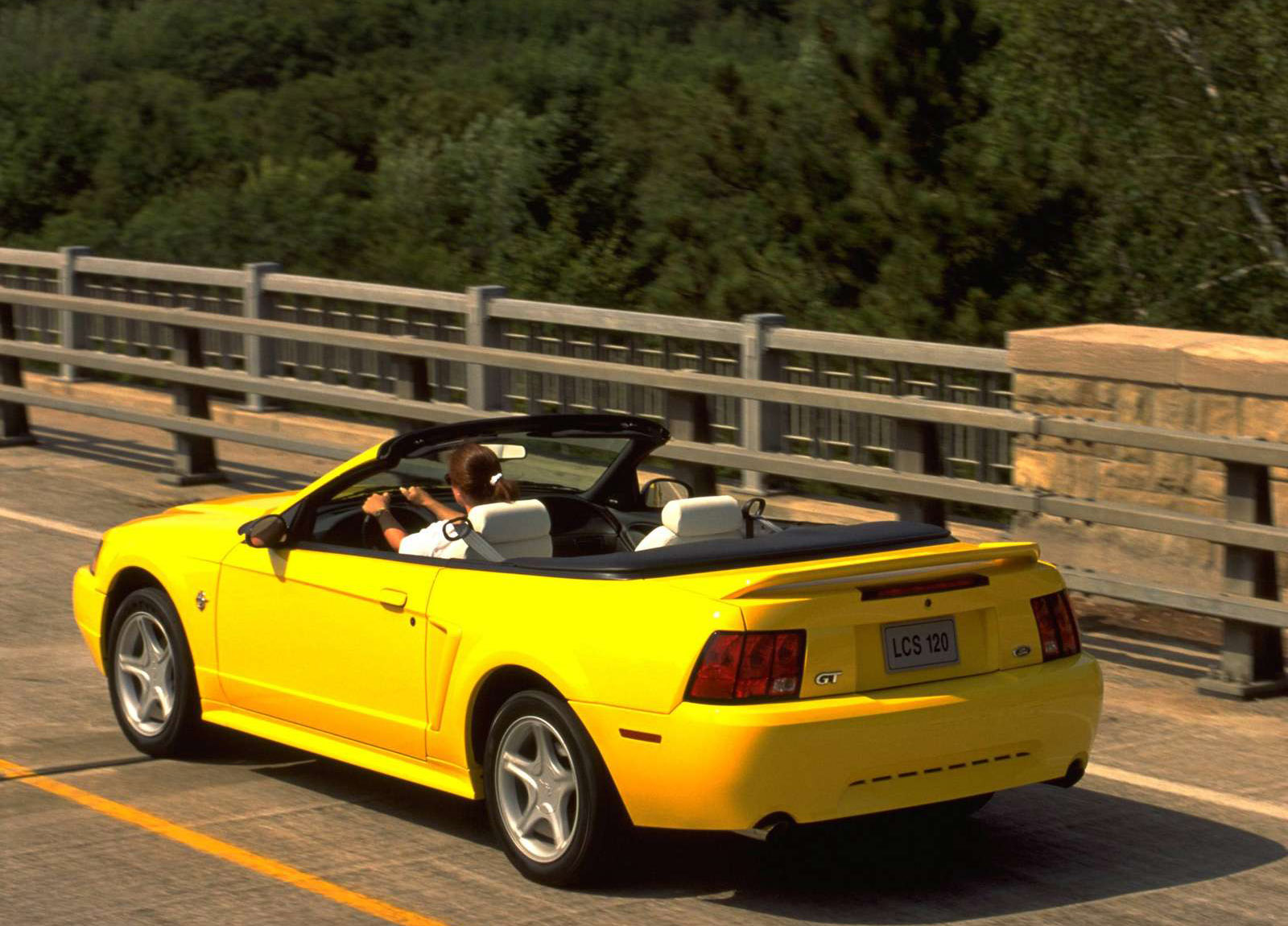 Ford Mustang GT photo #9