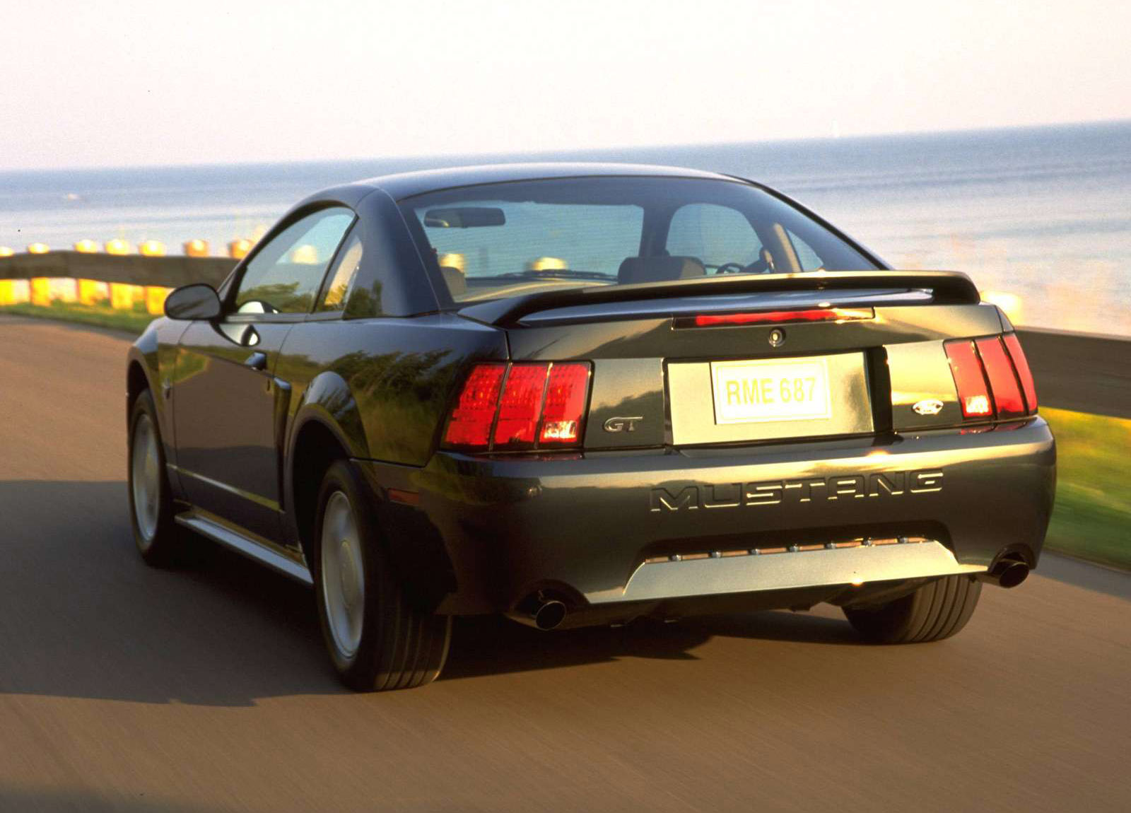Ford Mustang GT photo #10