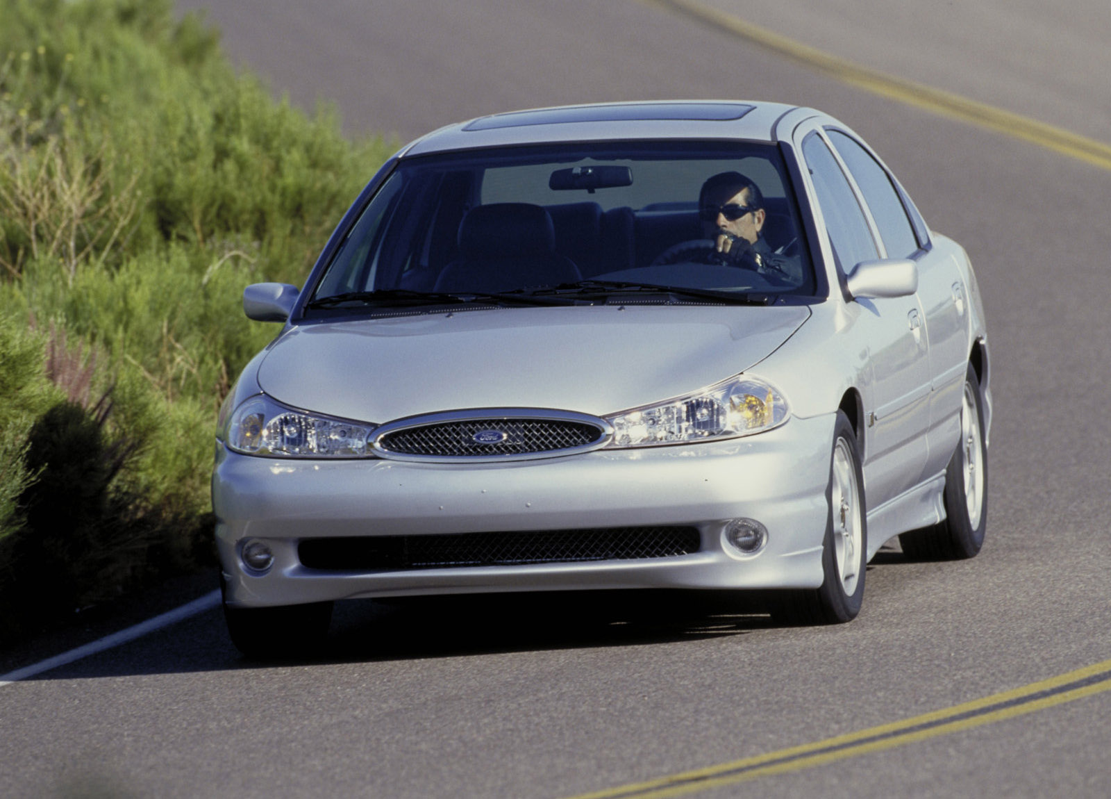 Ford Contour photo #2