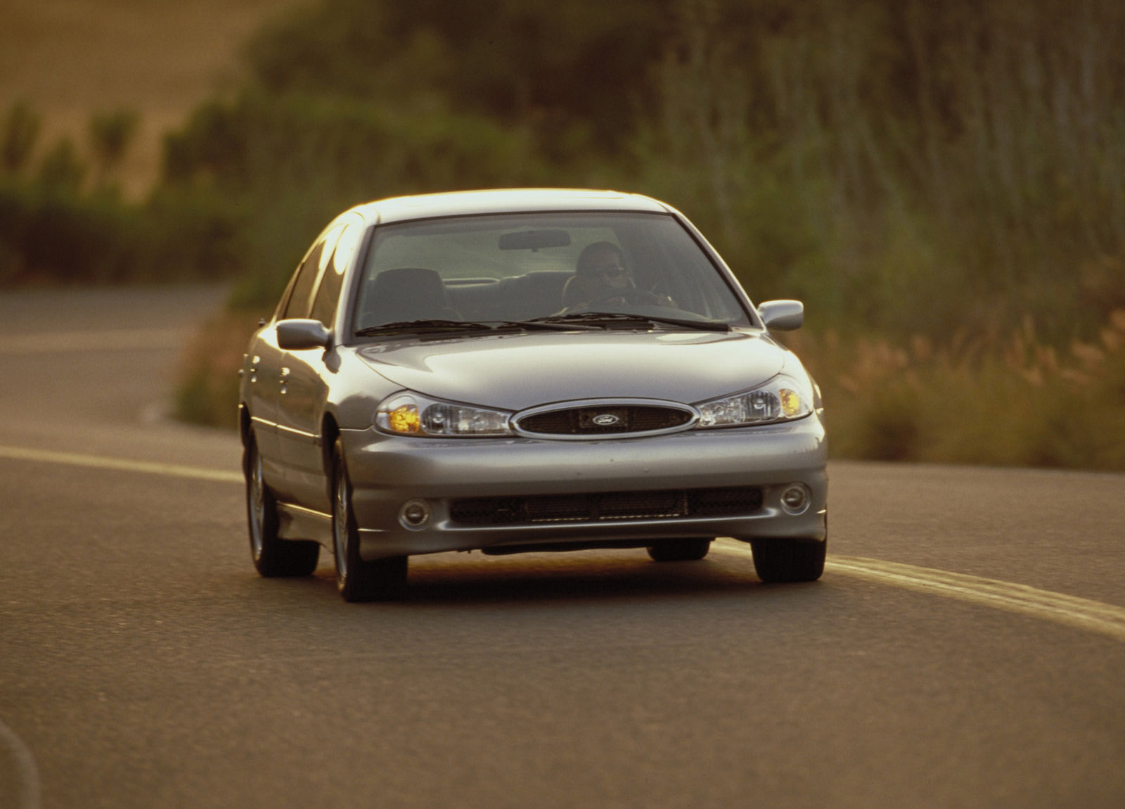 Ford Contour photo #3