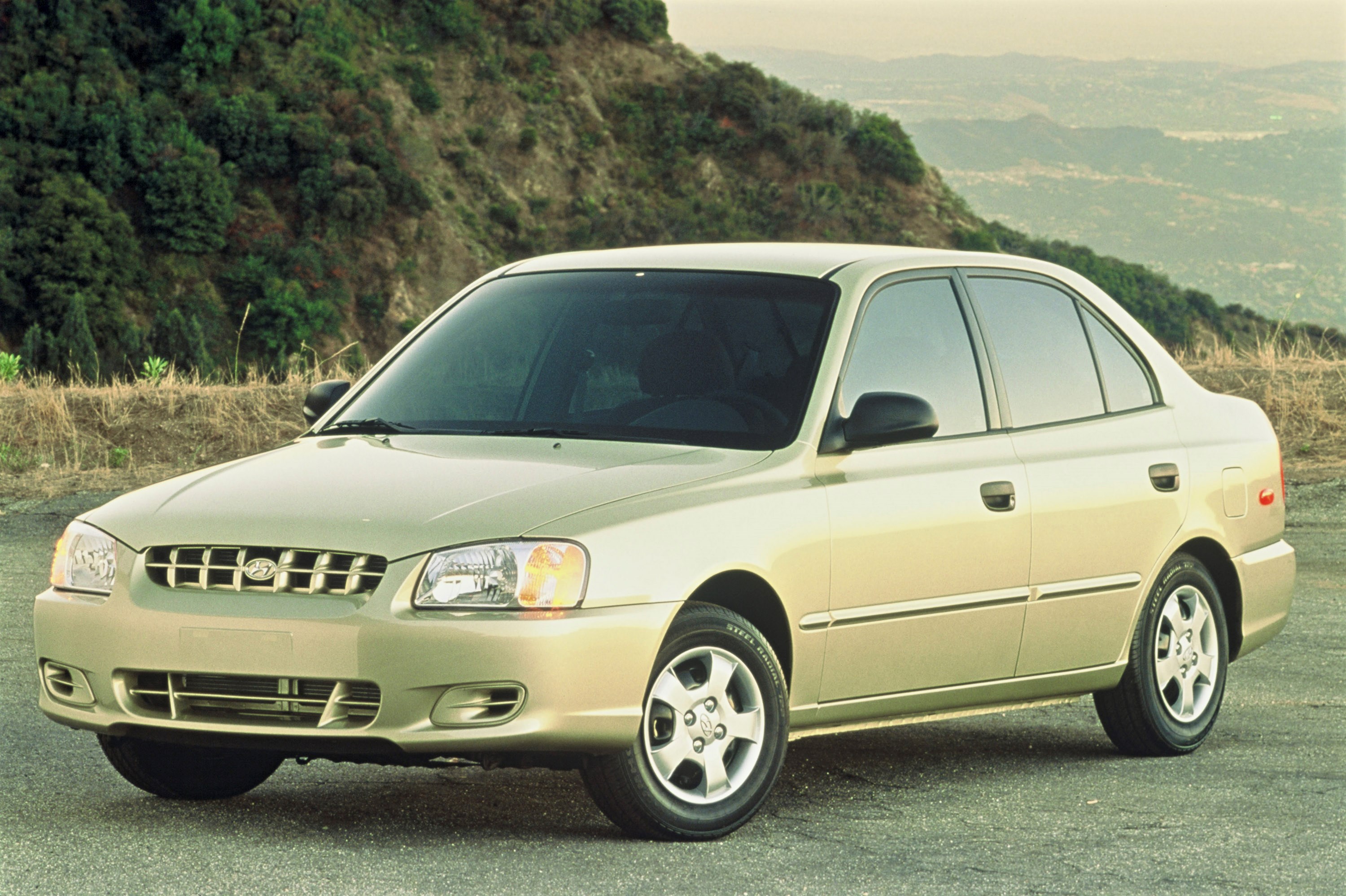 2000 Hyundai Accent HD Pictures