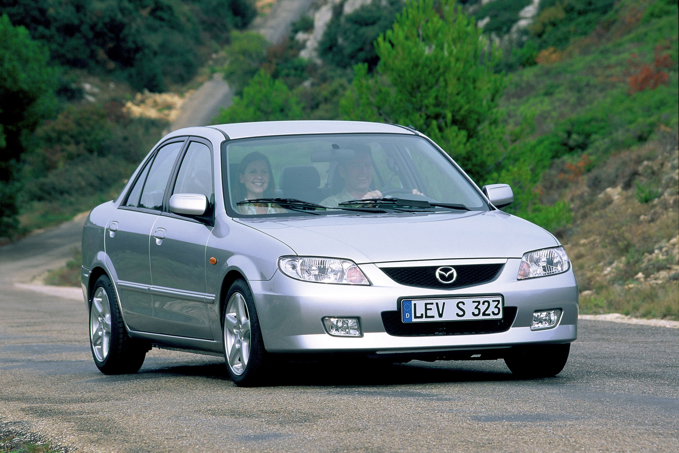 Mazda 323 photo #2