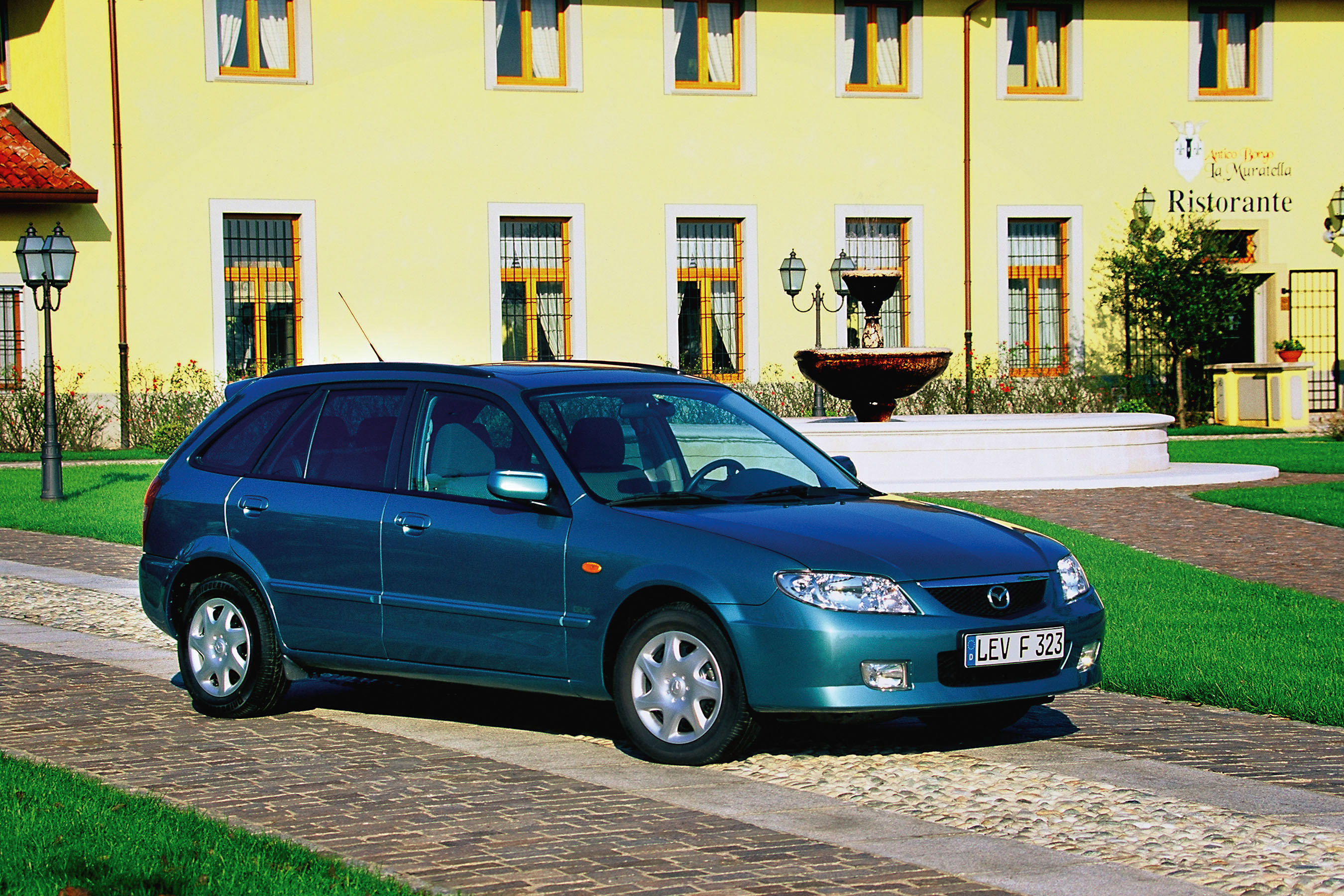 Mazda 323 photo #8