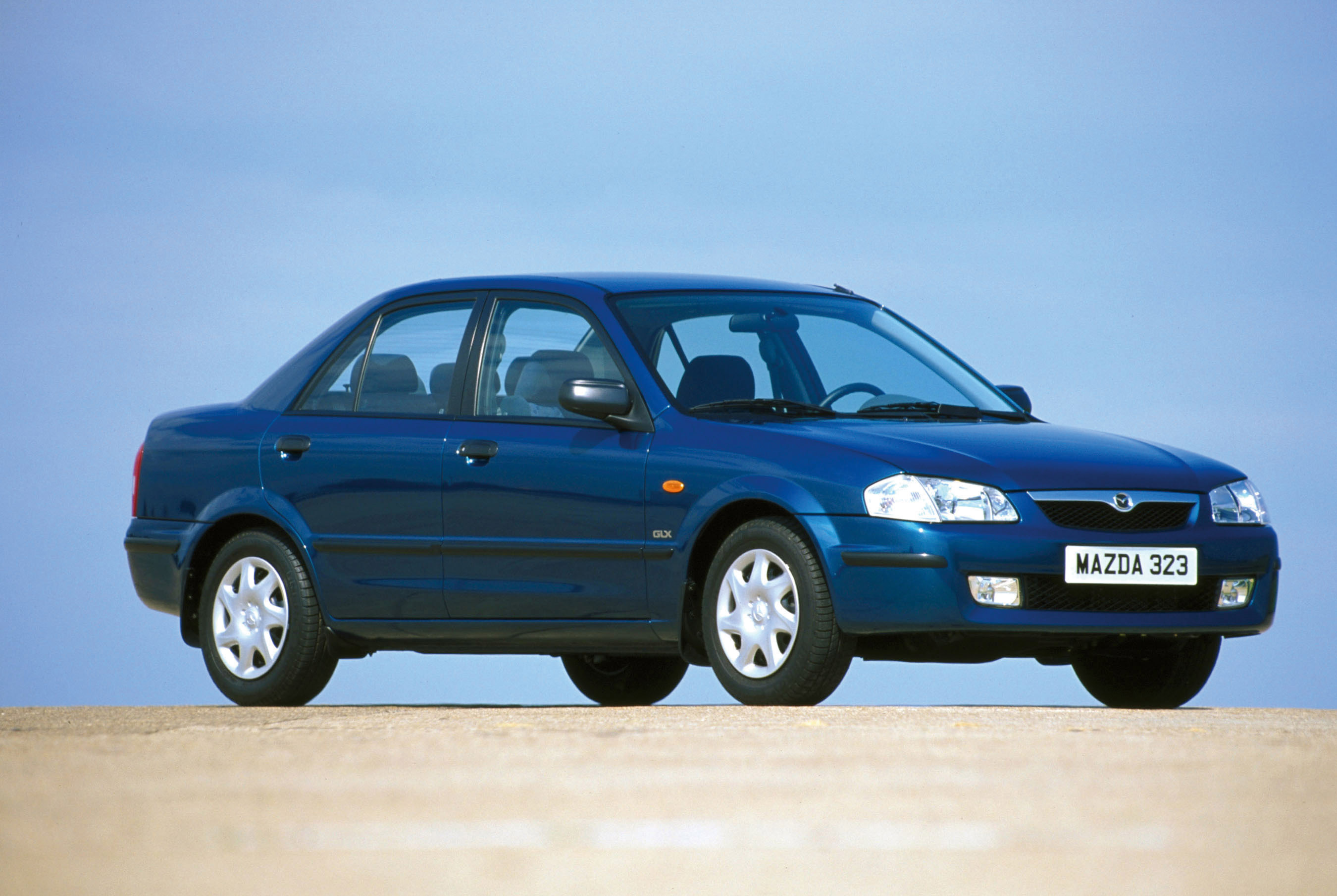 Mazda 323 photo #11