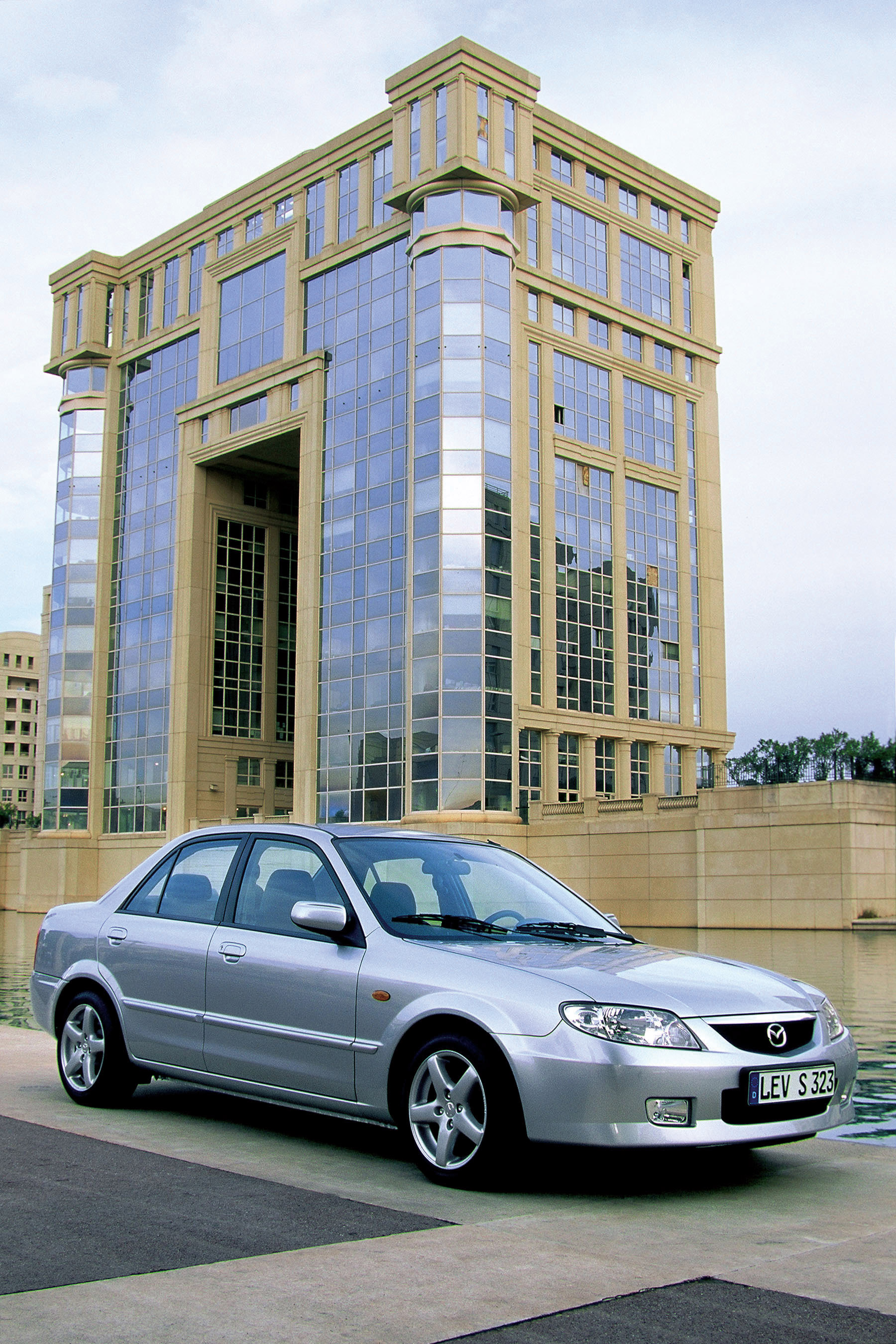 Mazda 323 photo #13