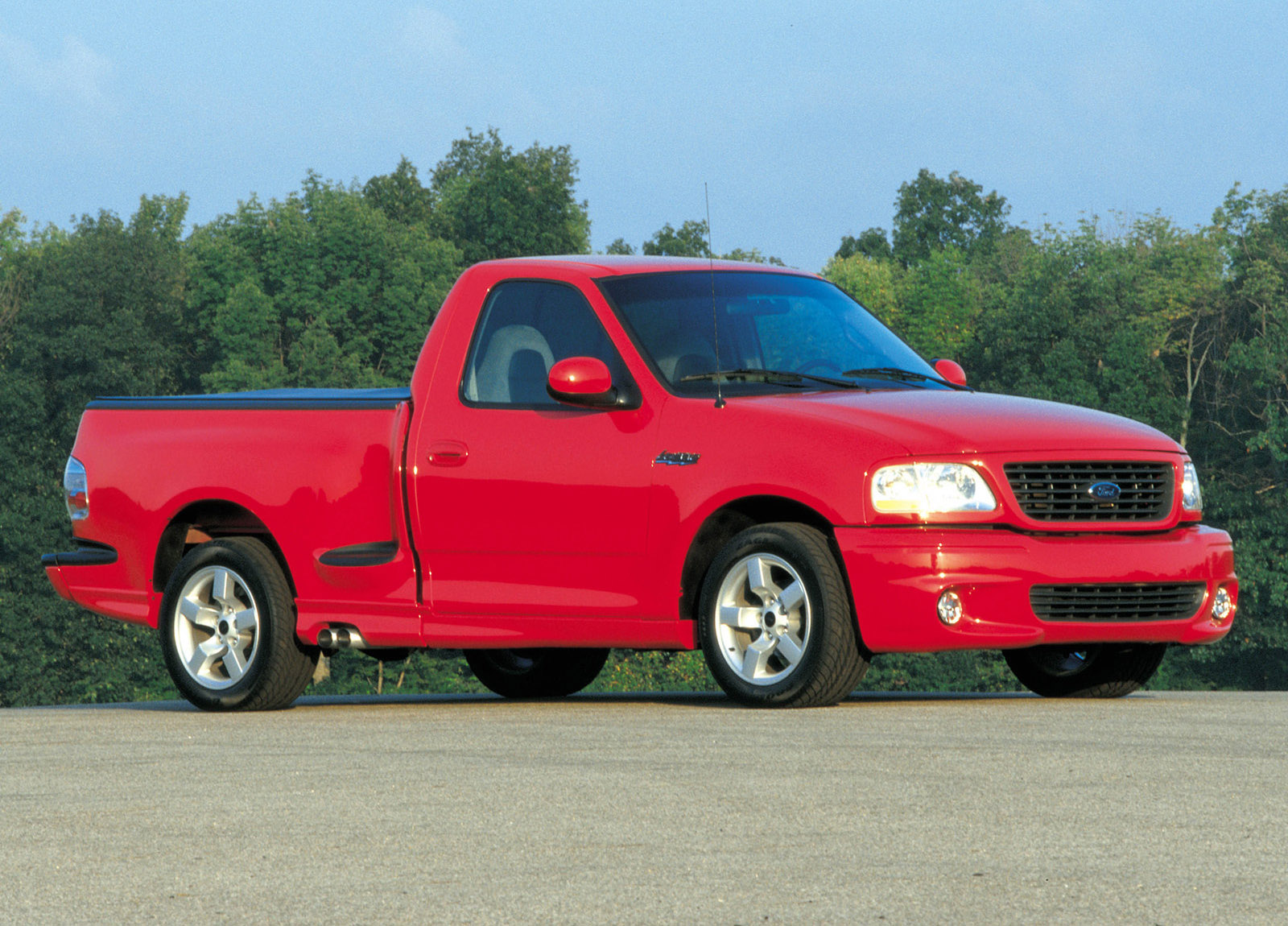 Ford F-150 SVT Lightning photo #6