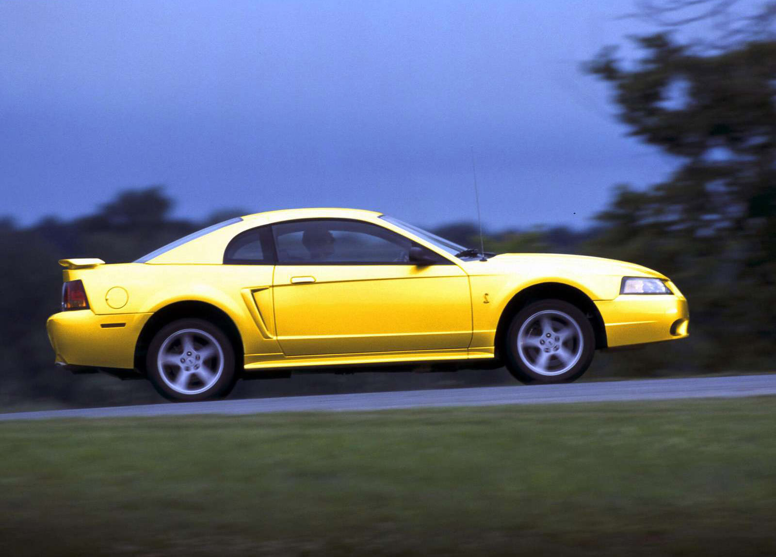 Ford Mustang SVT Cobra photo #2