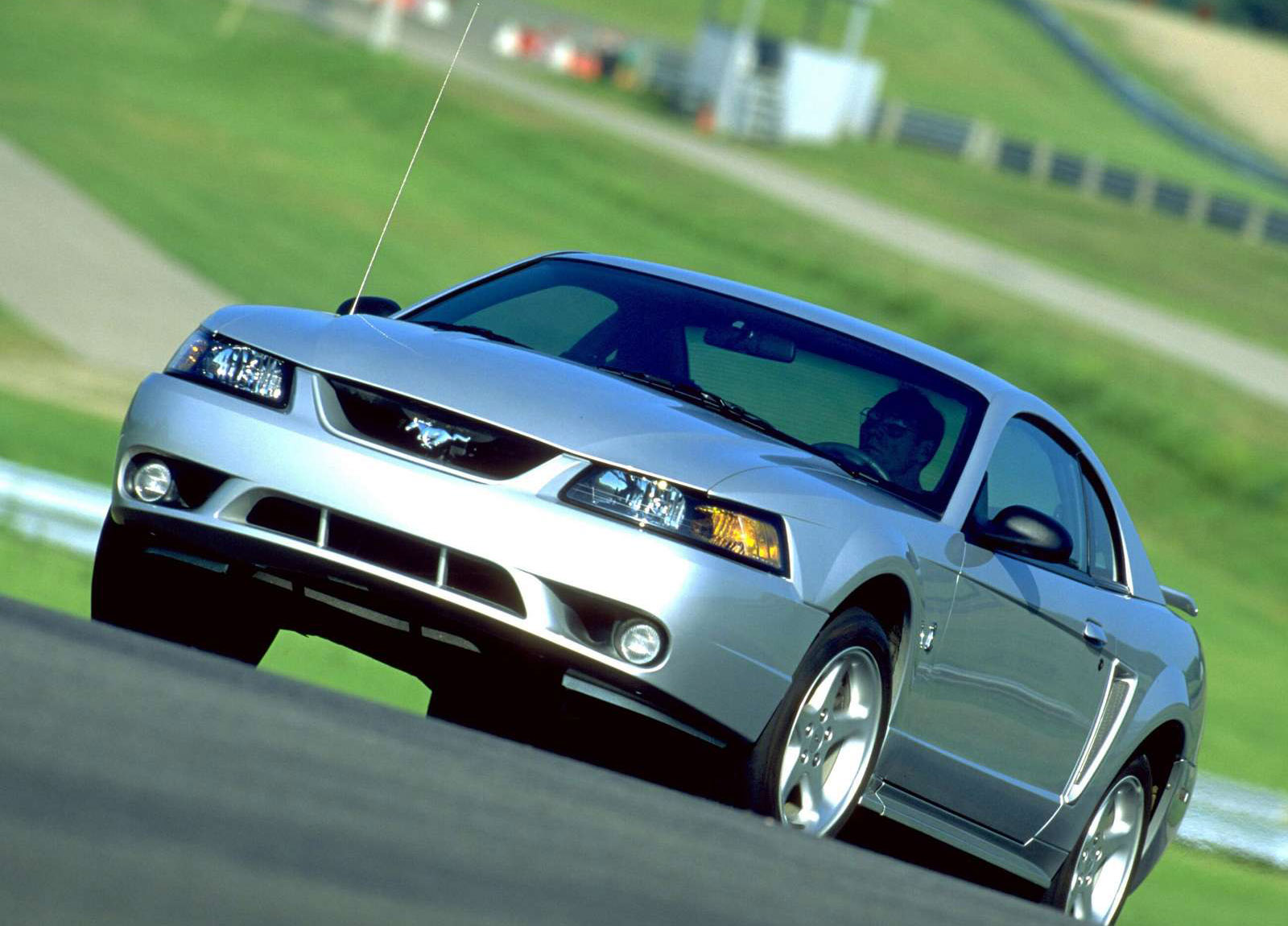 Ford Mustang SVT Cobra photo #6