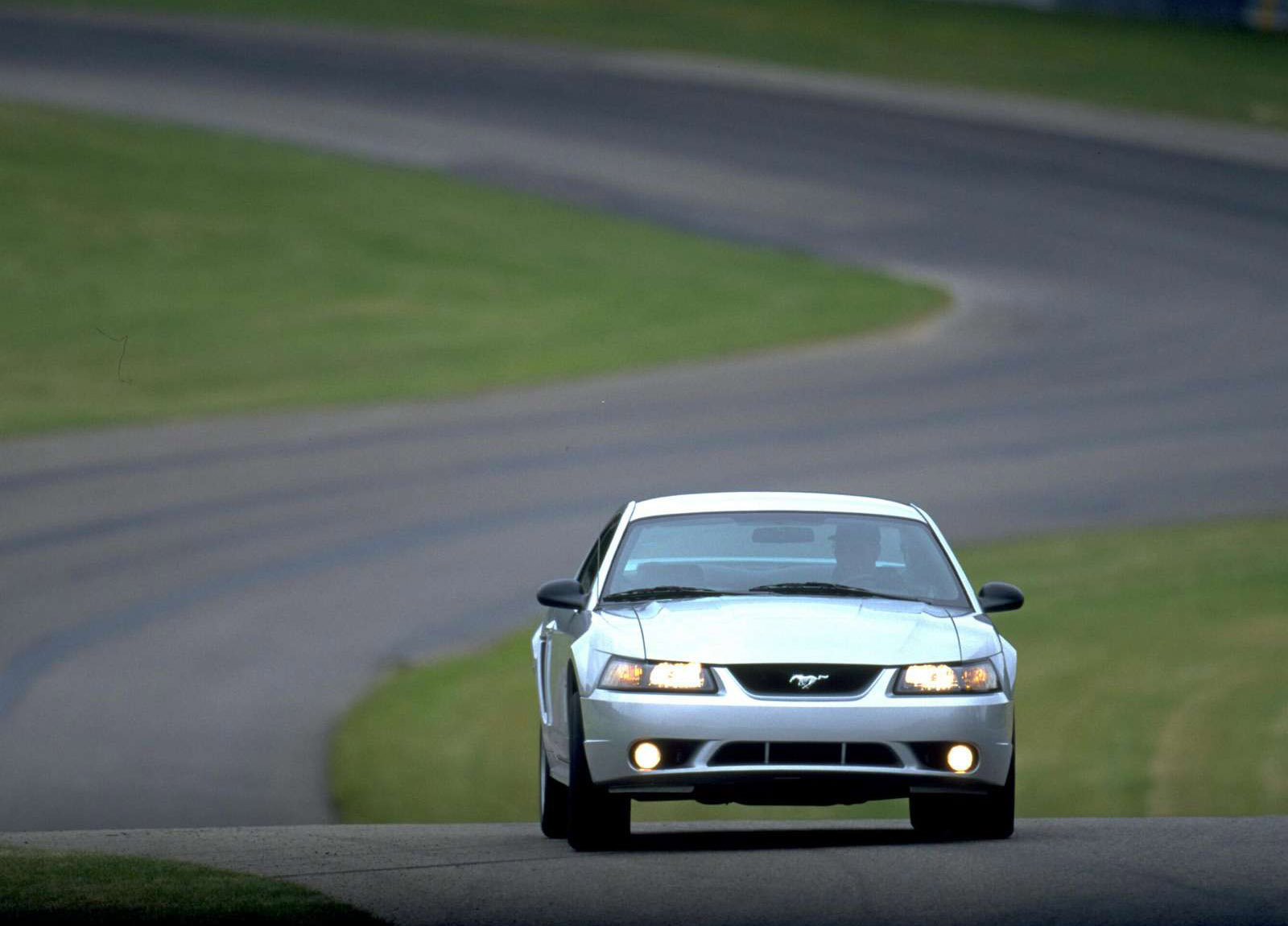 Ford Mustang SVT Cobra photo #10