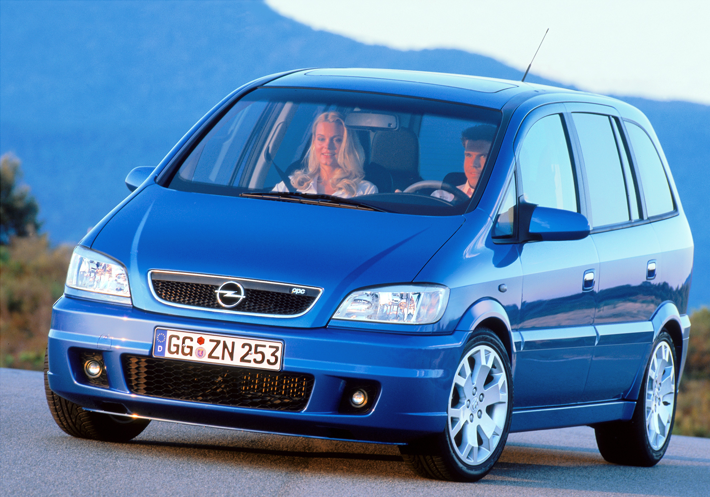 Opel Zafira OPC photo #2