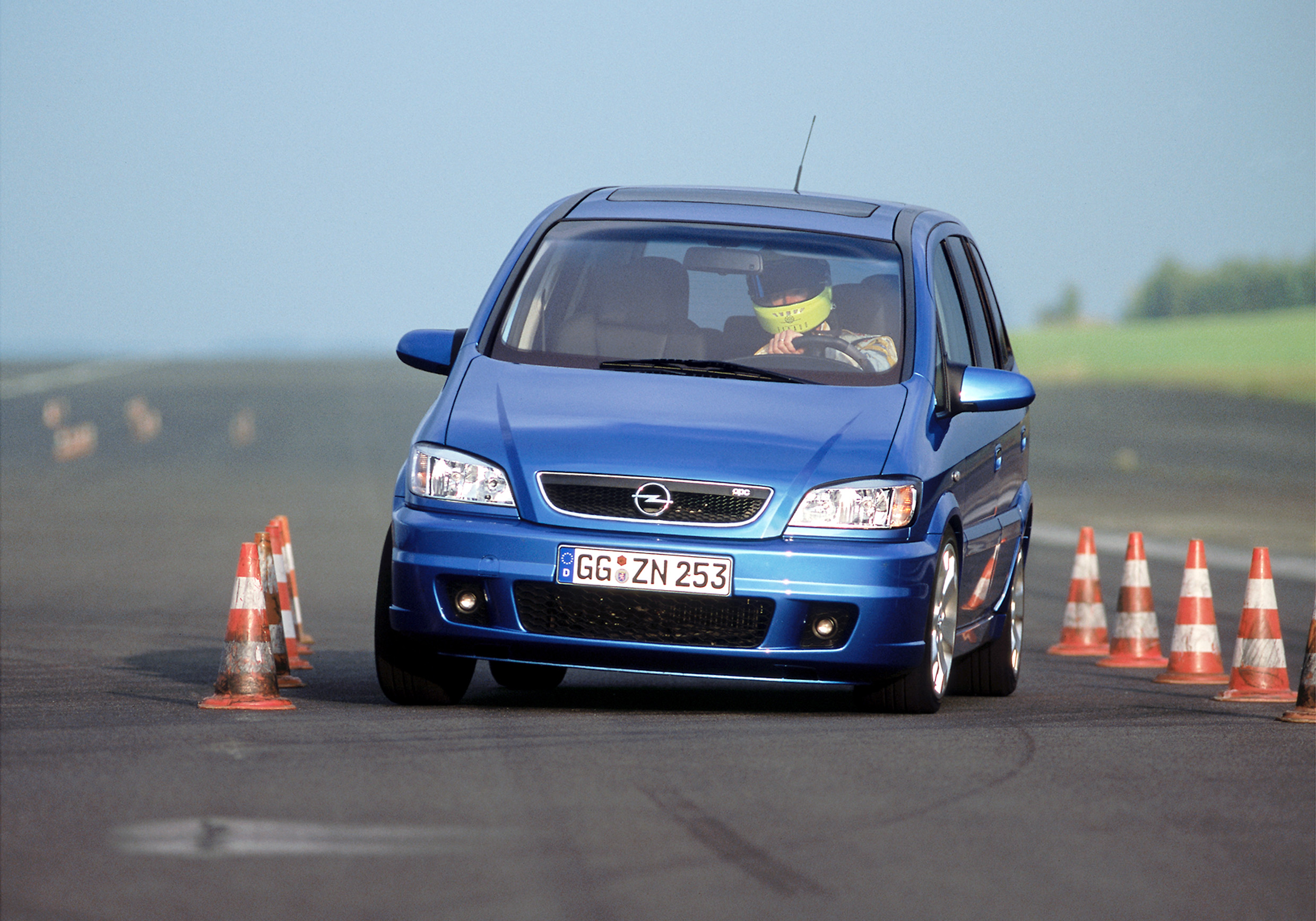 Opel Zafira OPC photo #4