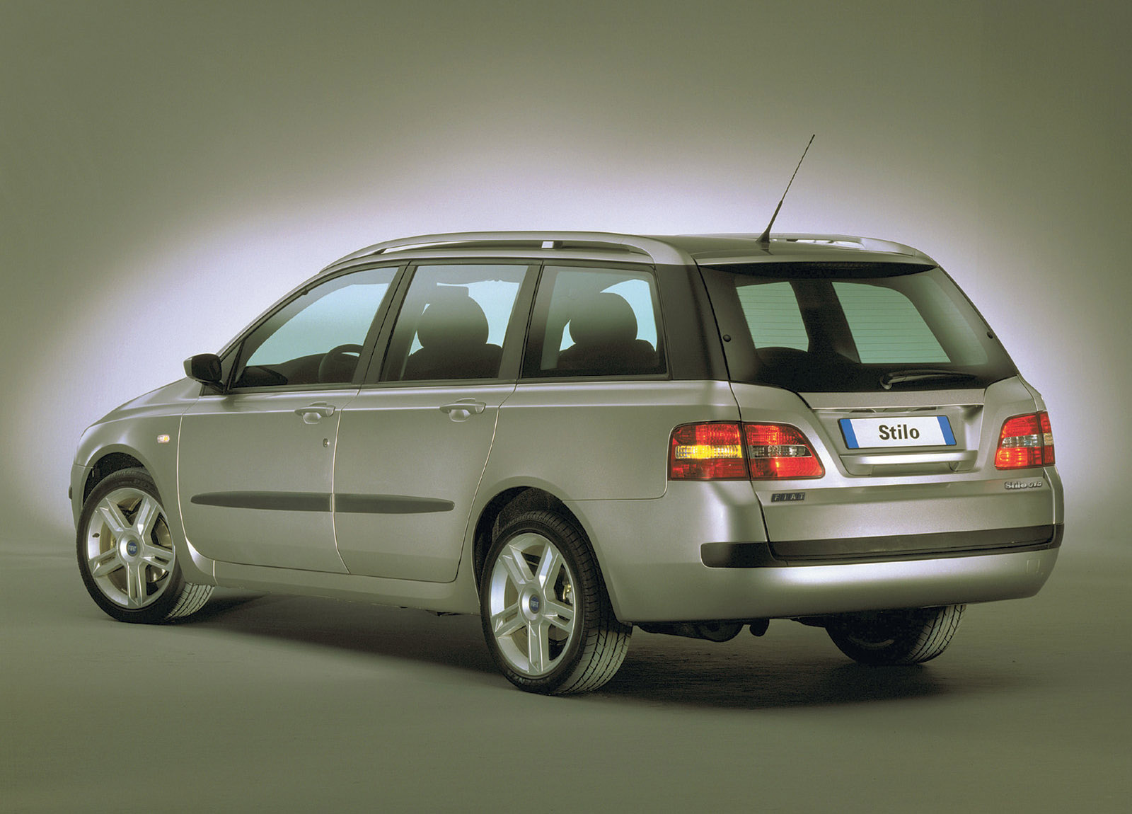 2002 Fiat Stilo Multi Wagon HD Pictures