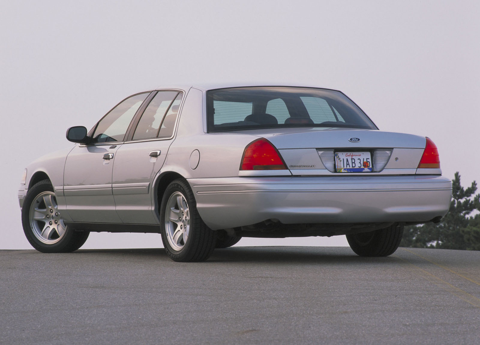 Ford Crown Victoria photo #4
