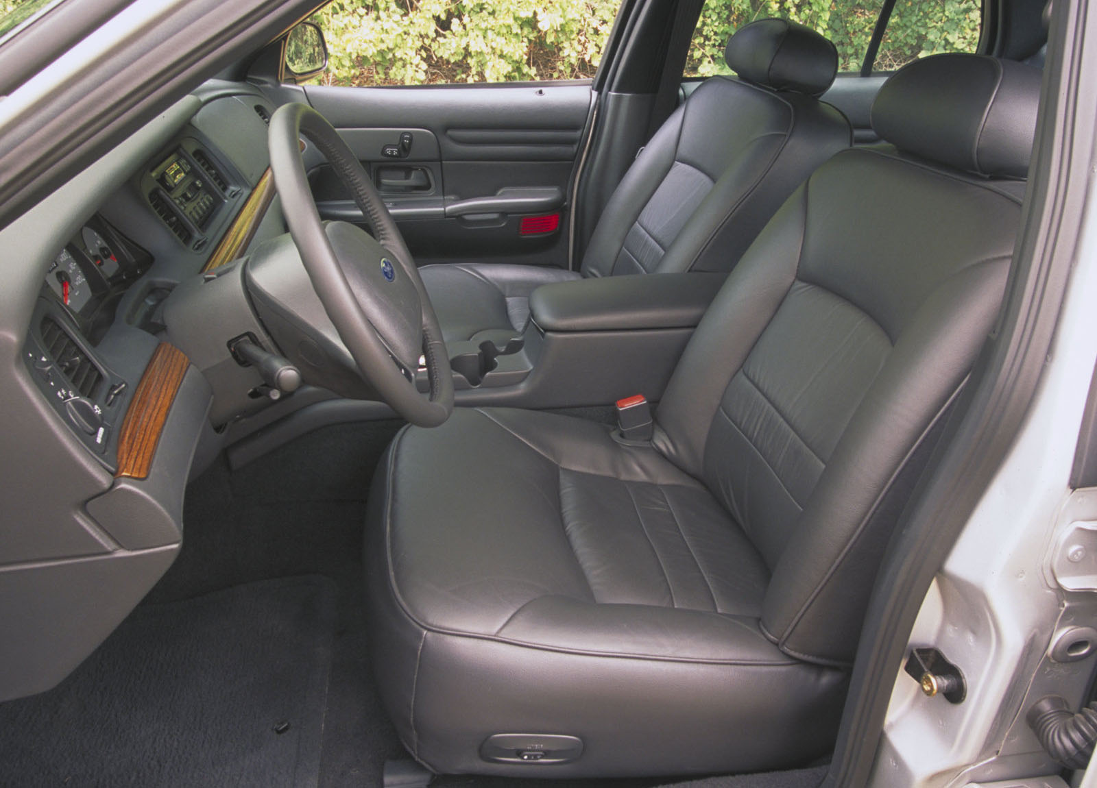 Ford Crown Victoria photo #5