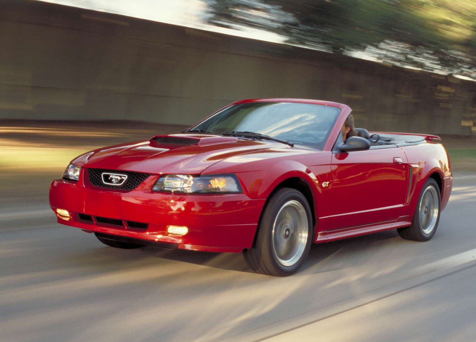 Ford Mustang GT Convertible photo #2