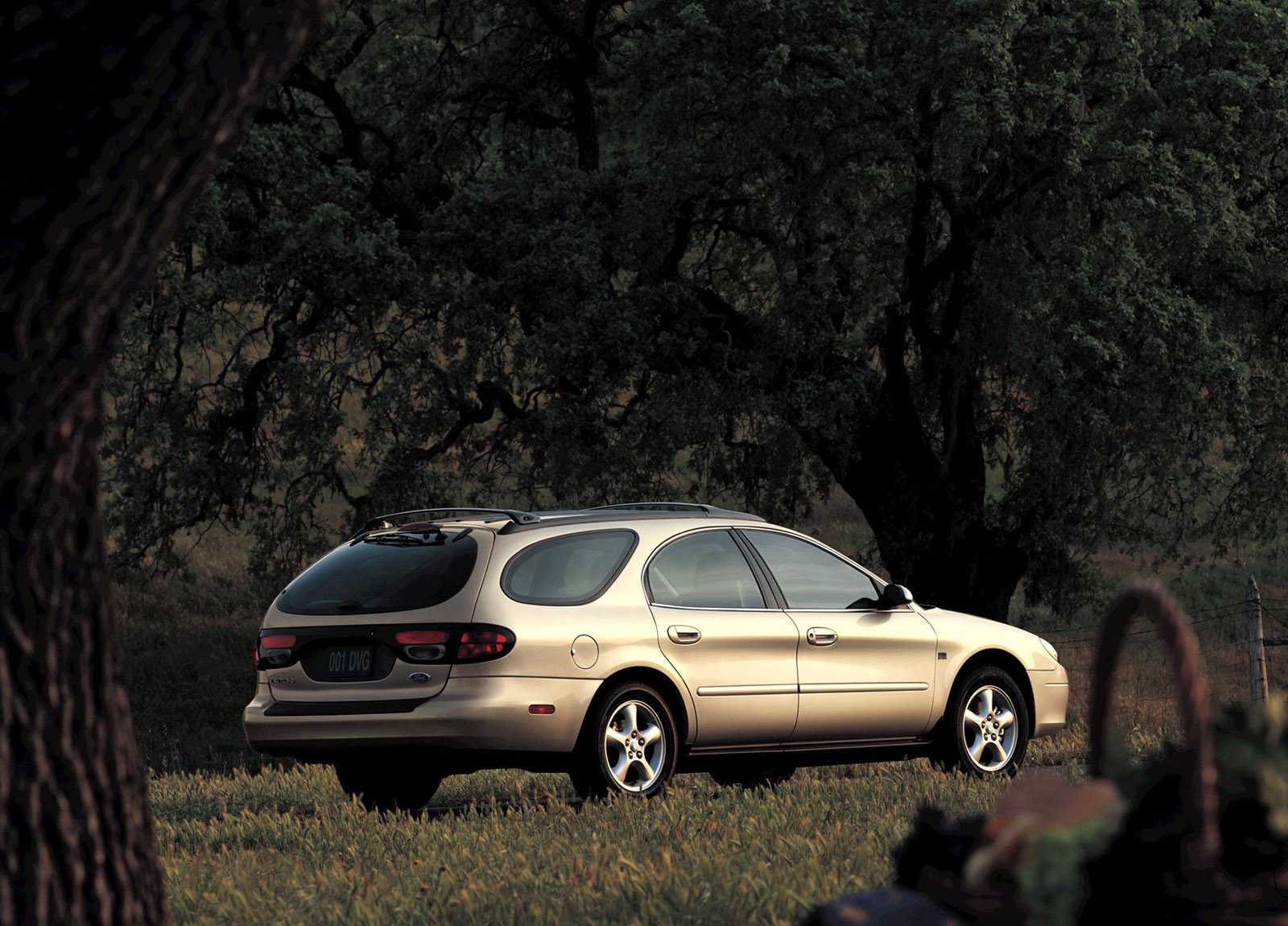 Ford Taurus photo #5