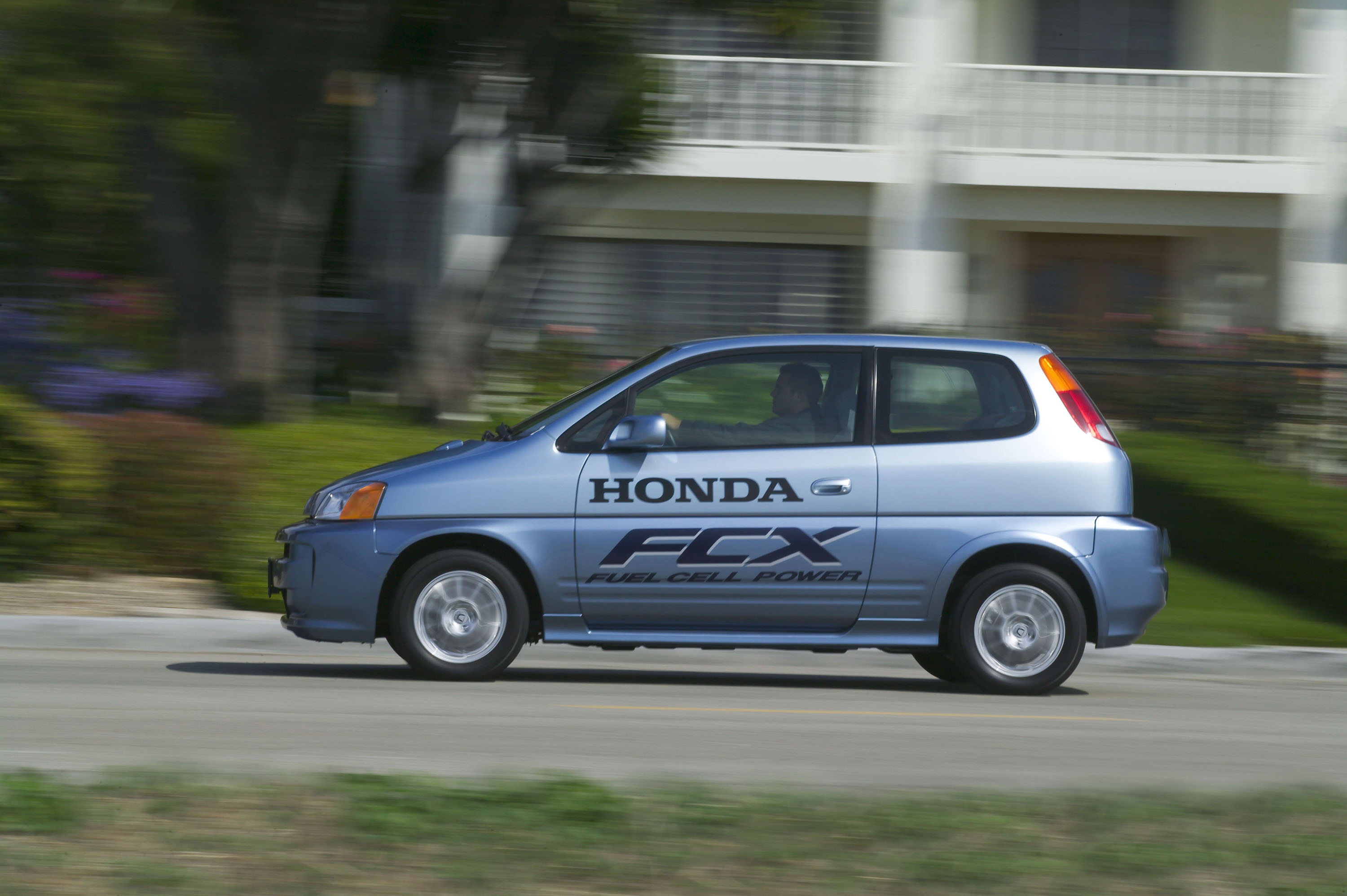 Honda FCX photo #12