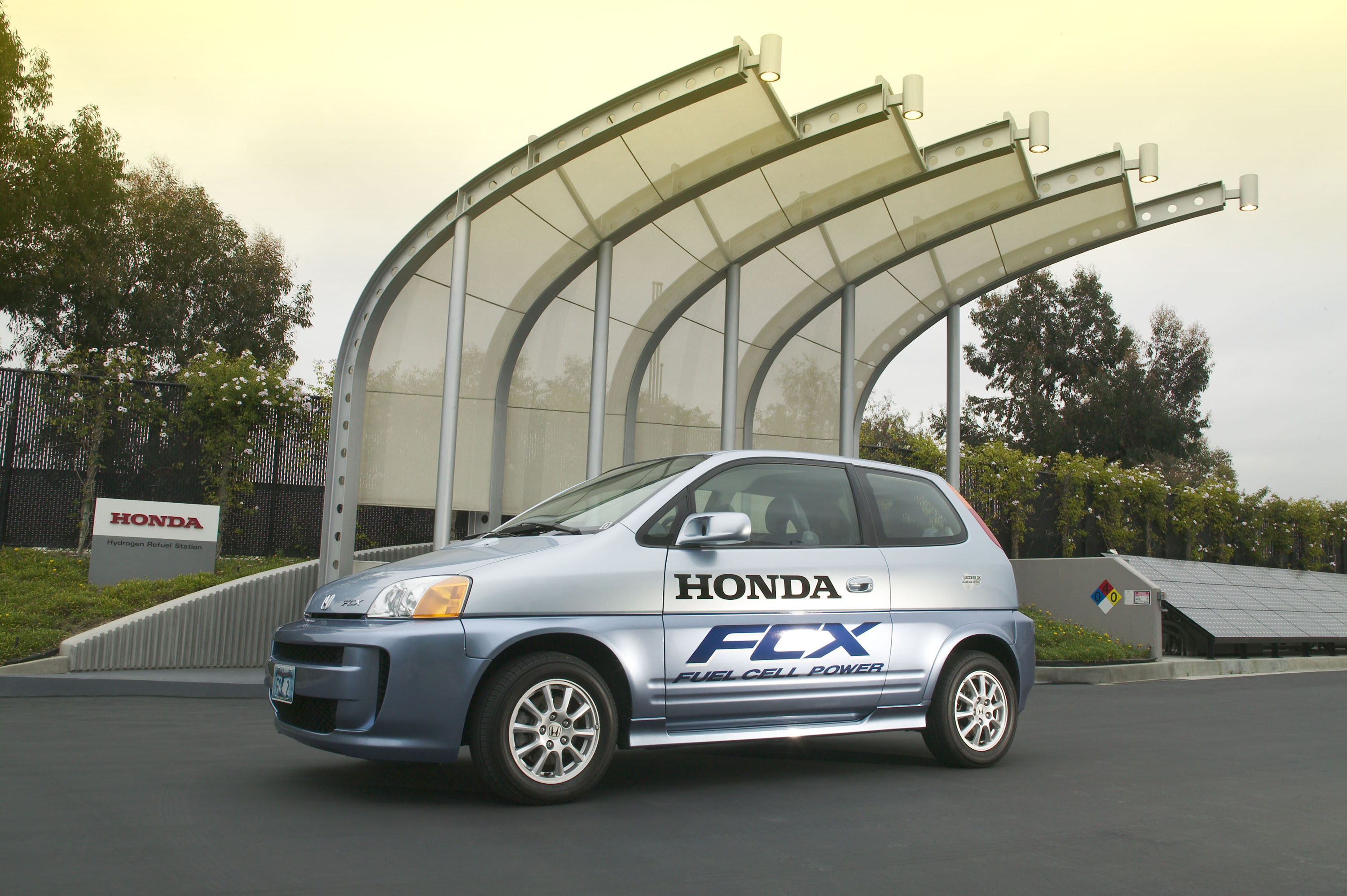 Honda FCX photo #14