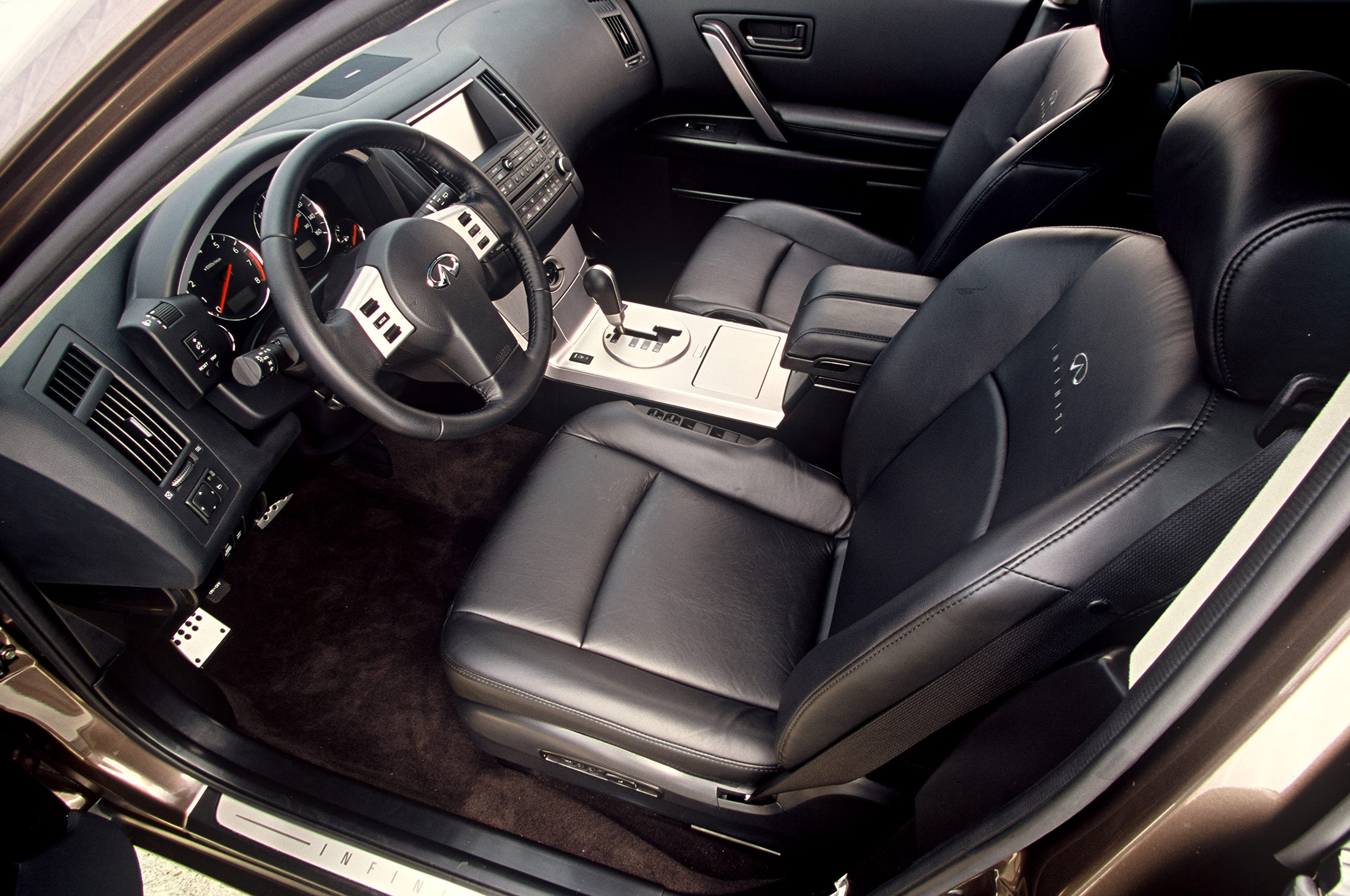 Infiniti FX45 photo #21