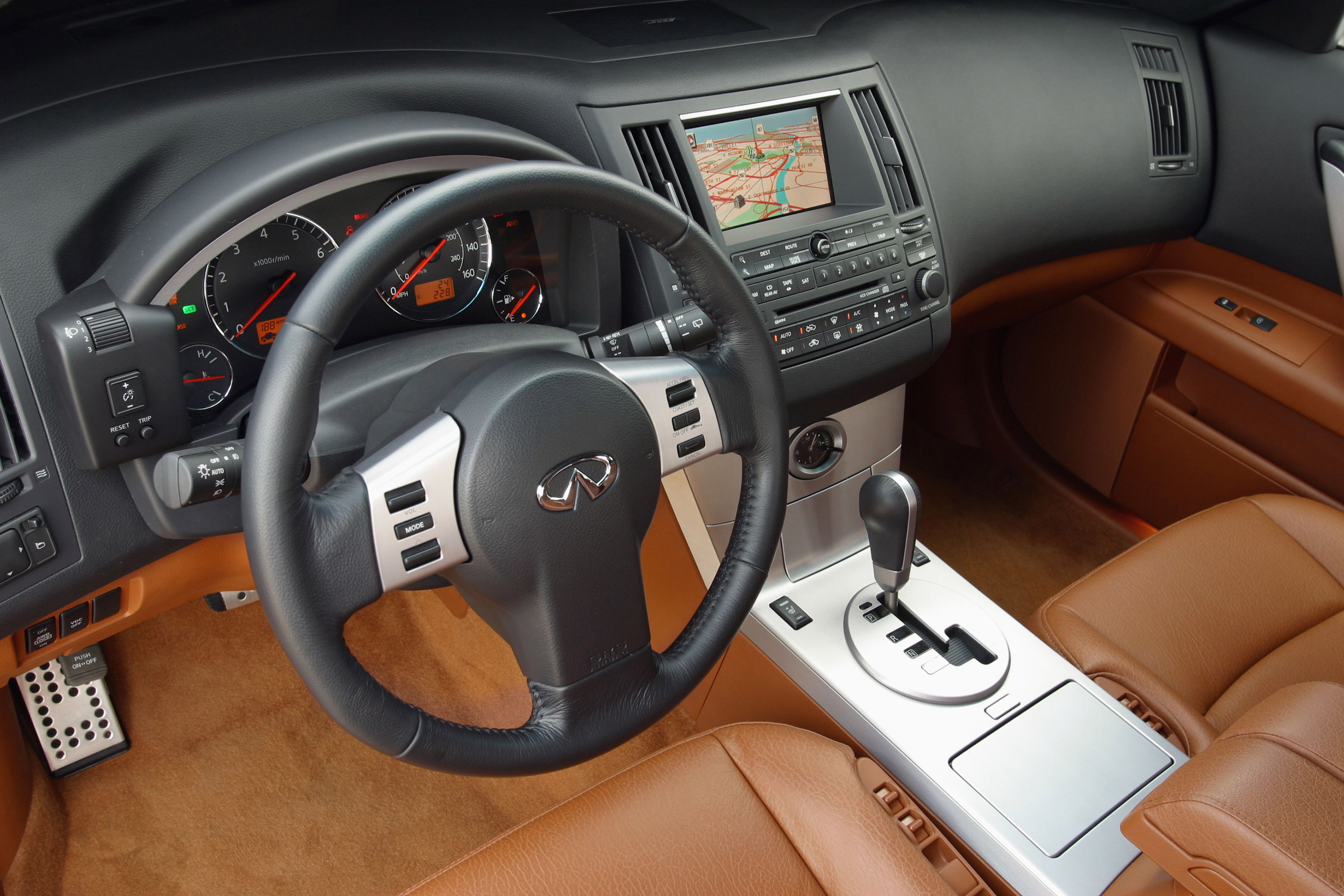 Infiniti FX45 photo #22