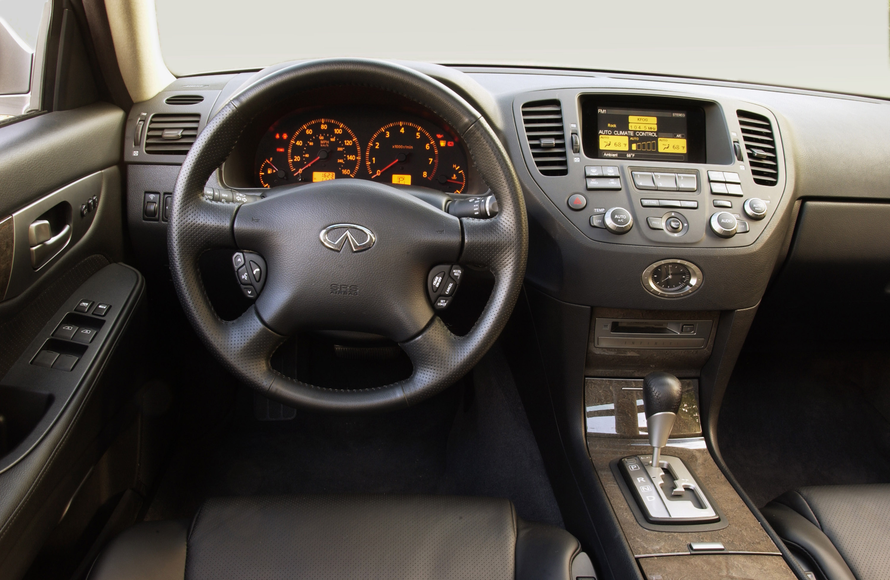 Infiniti M45 photo #9