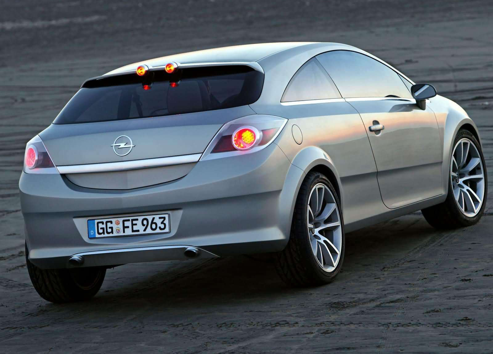 Opel GTC Geneva Concept photo #22