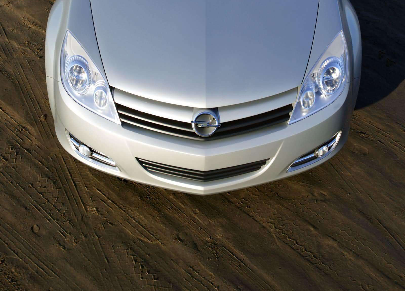 Opel GTC Geneva Concept photo #24